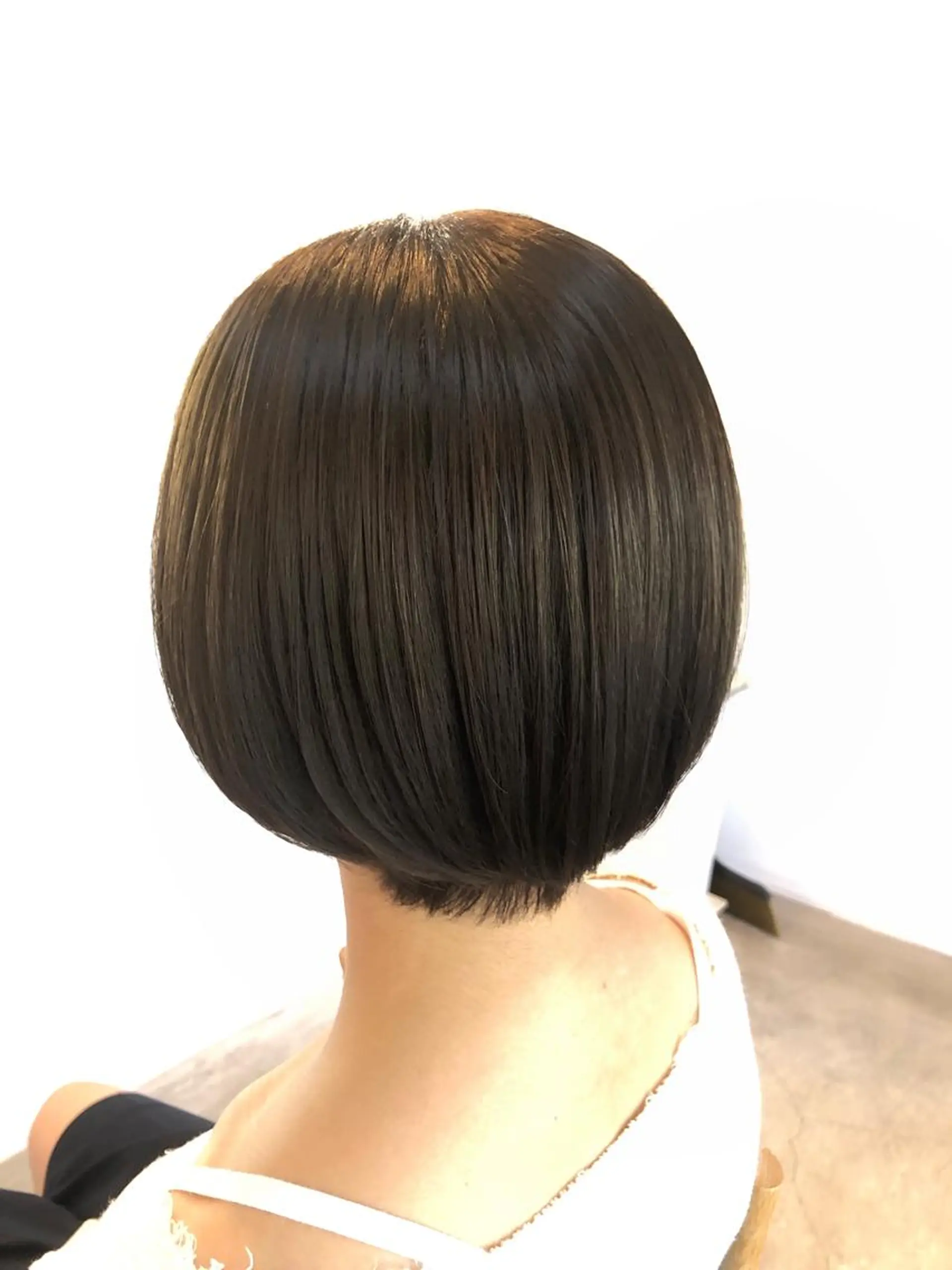 カラー ベージュカラー ブリーチ オリーブベージュ 竹内 絢香のヘアスタイル