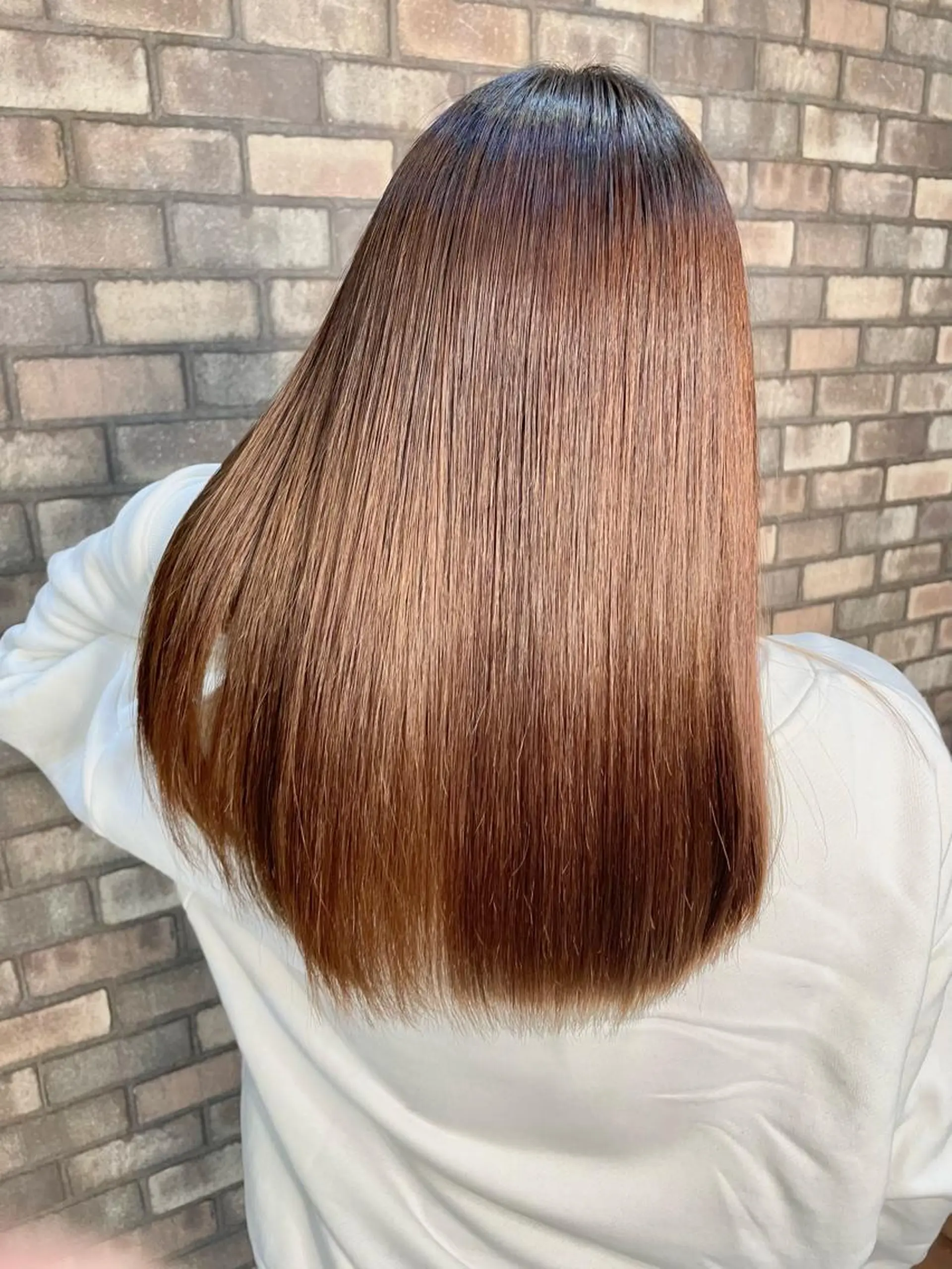 セミロング ヘアカラー 縮毛矯正 🔷ブリーチバレイヤ ージュ🔷飯野達也のヘアスタイル