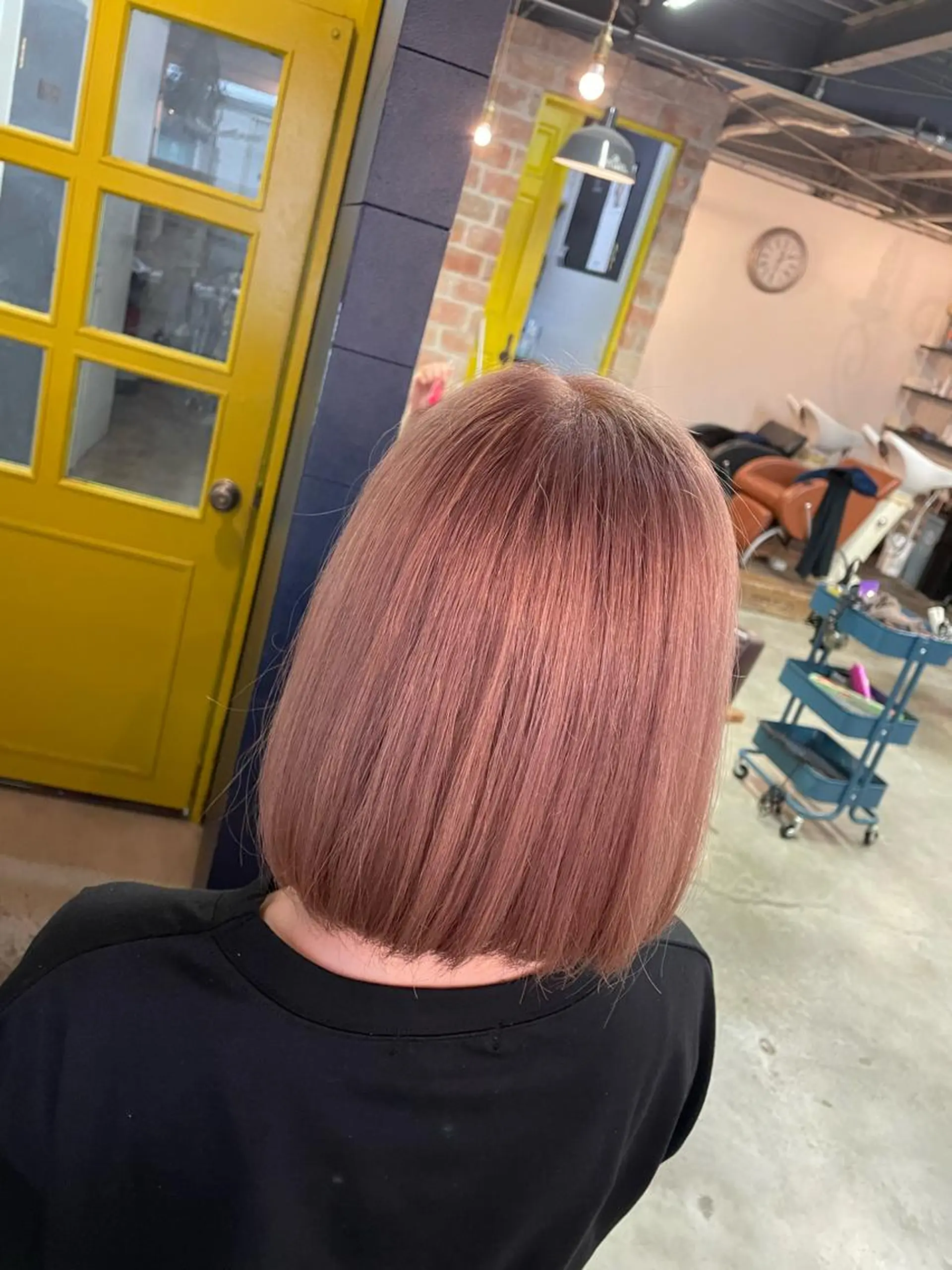 カラー ベージュカラー ブリーチ ダブルカラー ハイライトカラー ハイトーンカラー ヘアカラー 岩佐 怜のヘアスタイル