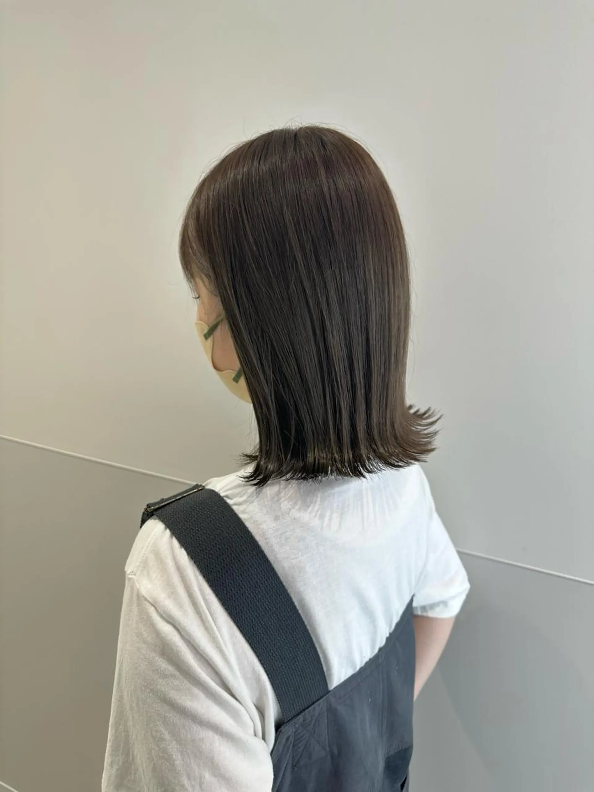 ミディアム カラー パーマ ヘアアレンジ メンズ キッズ ネイル マツエク・マツパ アイブロウ 切りっぱなしヘアボブ ミディアムヘアRYOのヘアスタイル
