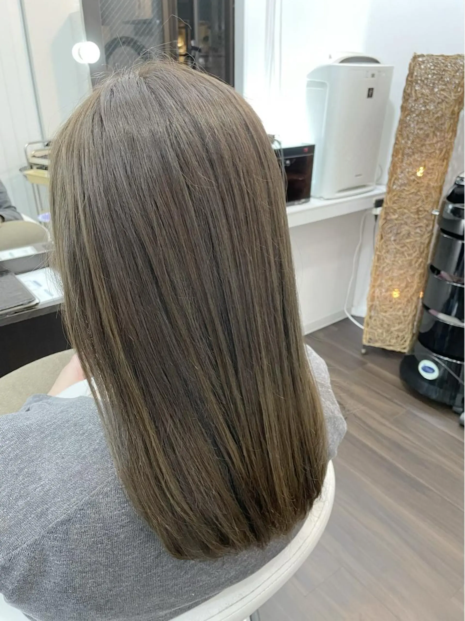 ロング カラー グレージュ ハイライトカラー オリーブグレージュ オリーブグレー ハイライト 髪質改善FORMA 💫S.Katohのヘアスタイル