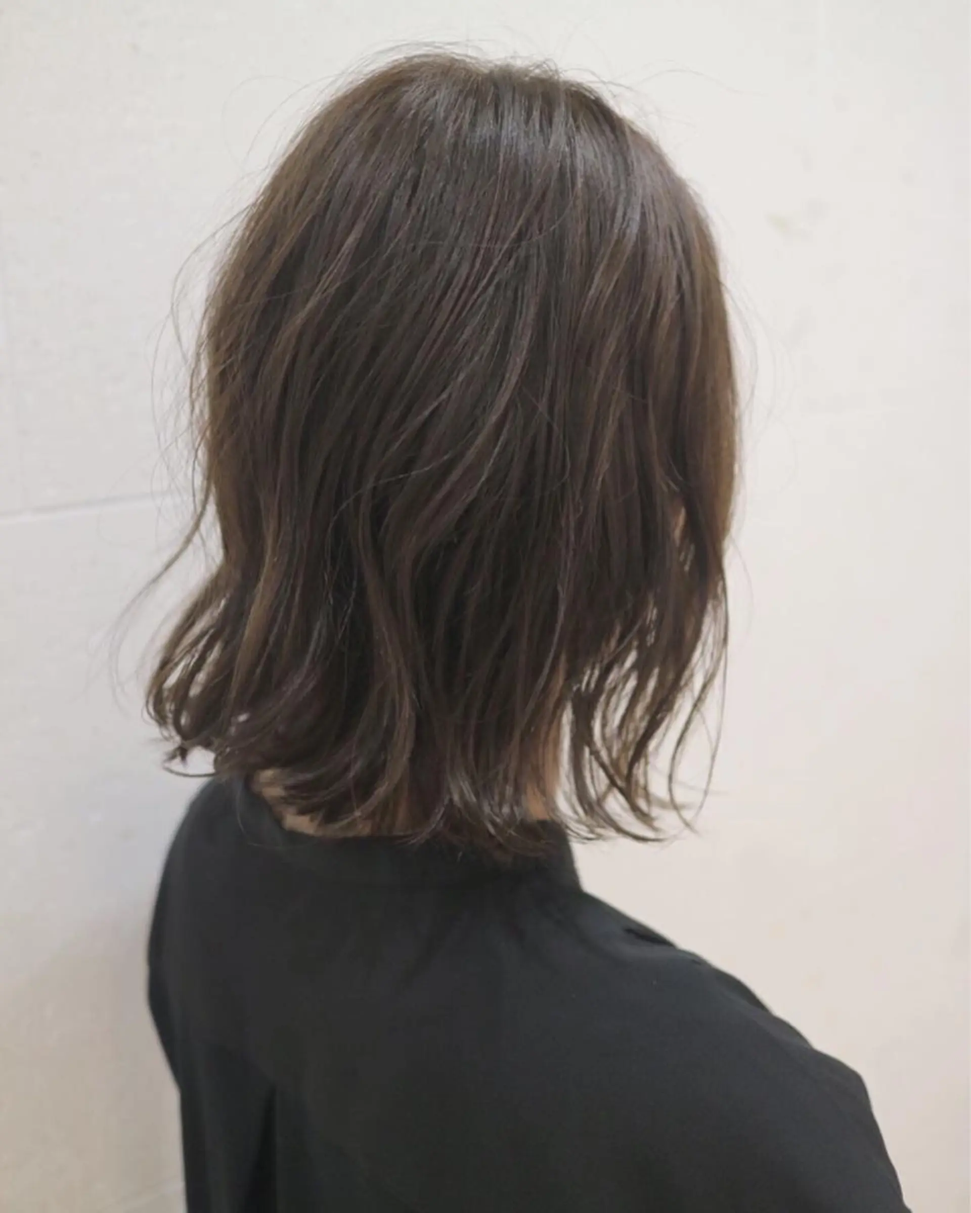 ミディアム カラー ベージュカラー フォギーベージュ カット ヘアカラー トリートメント 斉藤 貴也のヘアスタイル