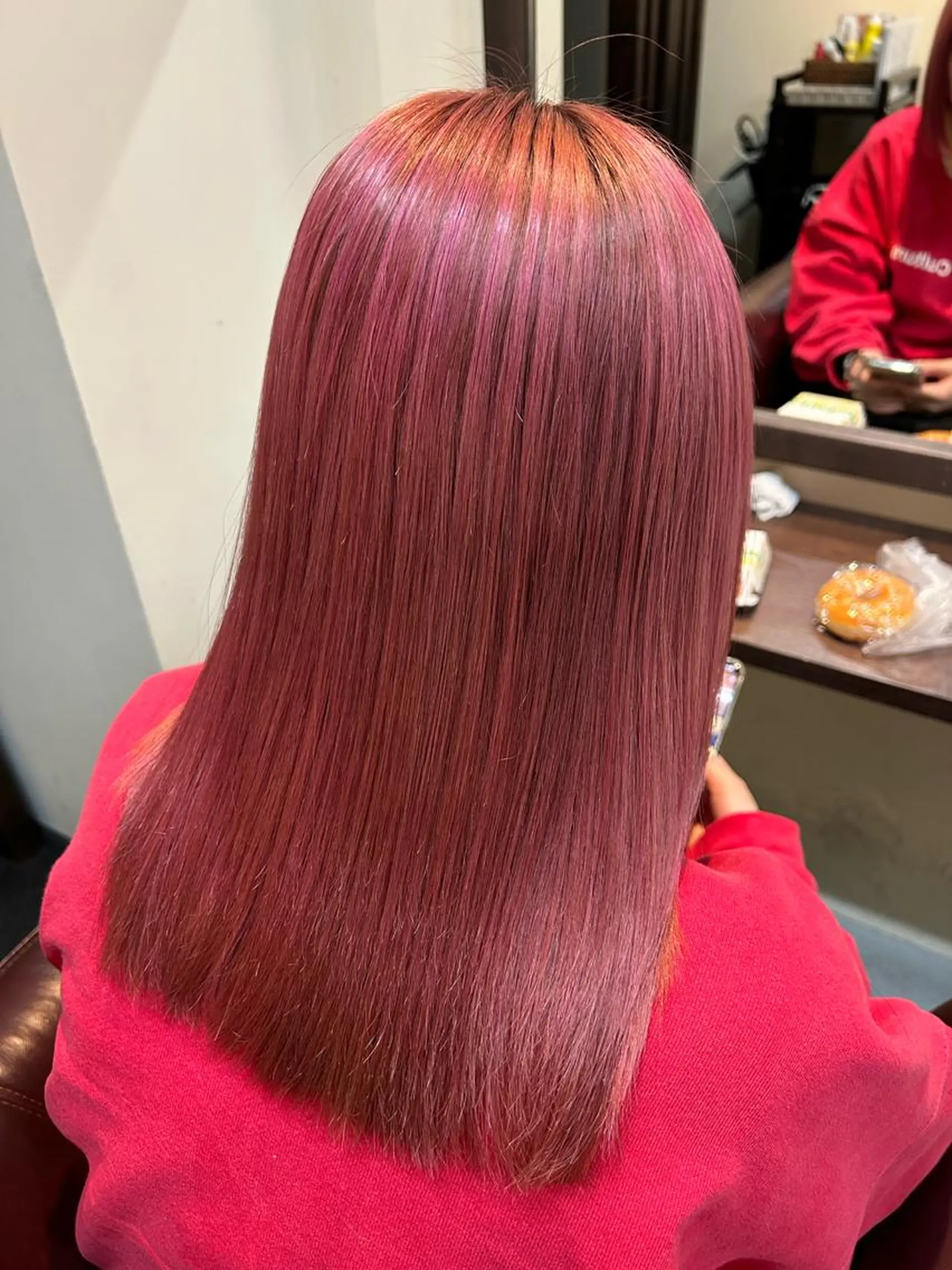 ミディアム 水谷 菜央のヘアスタイル