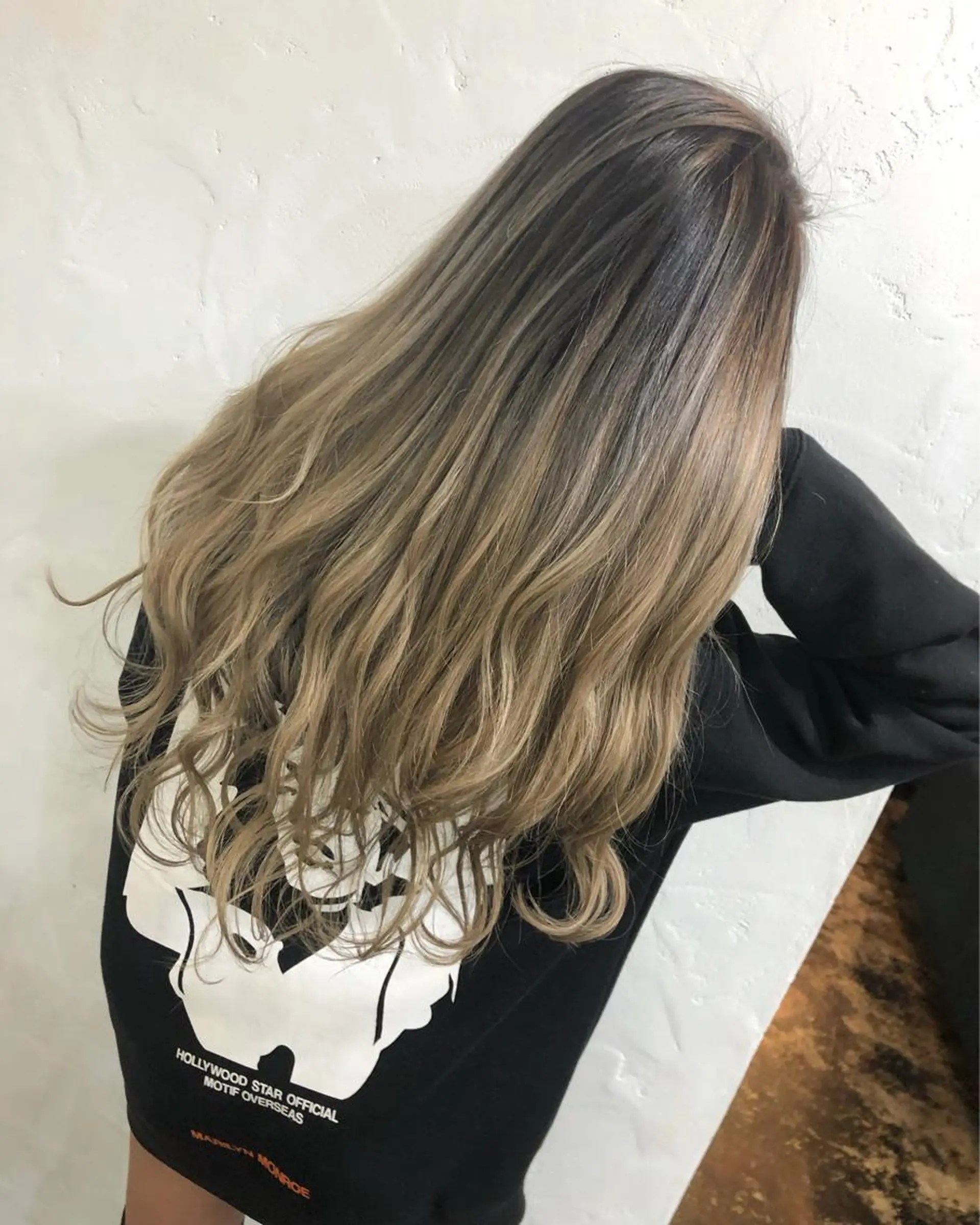 ロング カラー バレイヤージュ グラデーションカラー グレージュ 外国人風カラー レイヤーカット ハイトーン特化サロン 🍑momo🍑のヘアスタイル