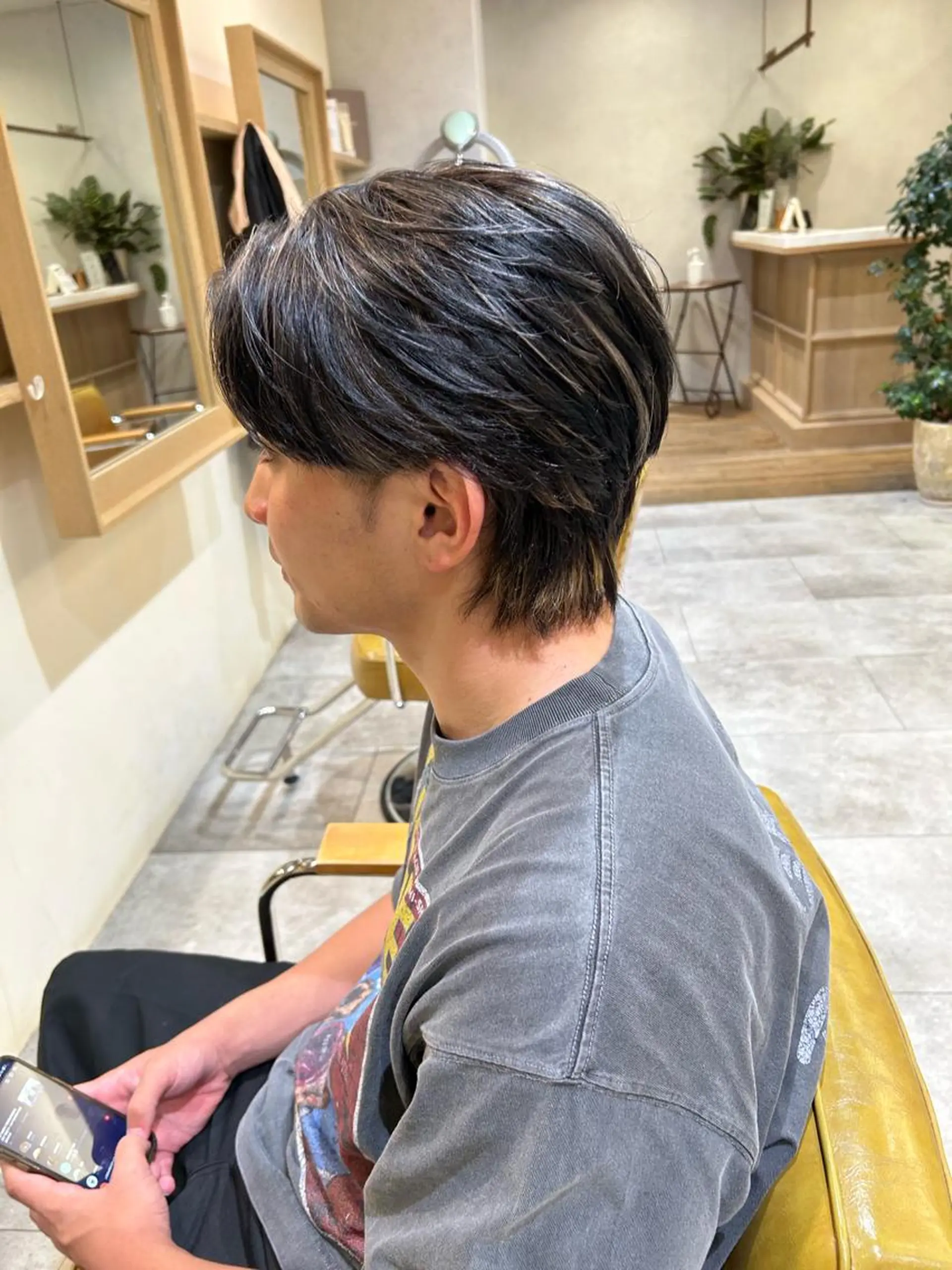 カラー メンズ センターパート メンズメッシュ メンズウルフカット メッシュ ウルフカット 艶透明感カラー/ ルーズパーマ/田中のヘアスタイル