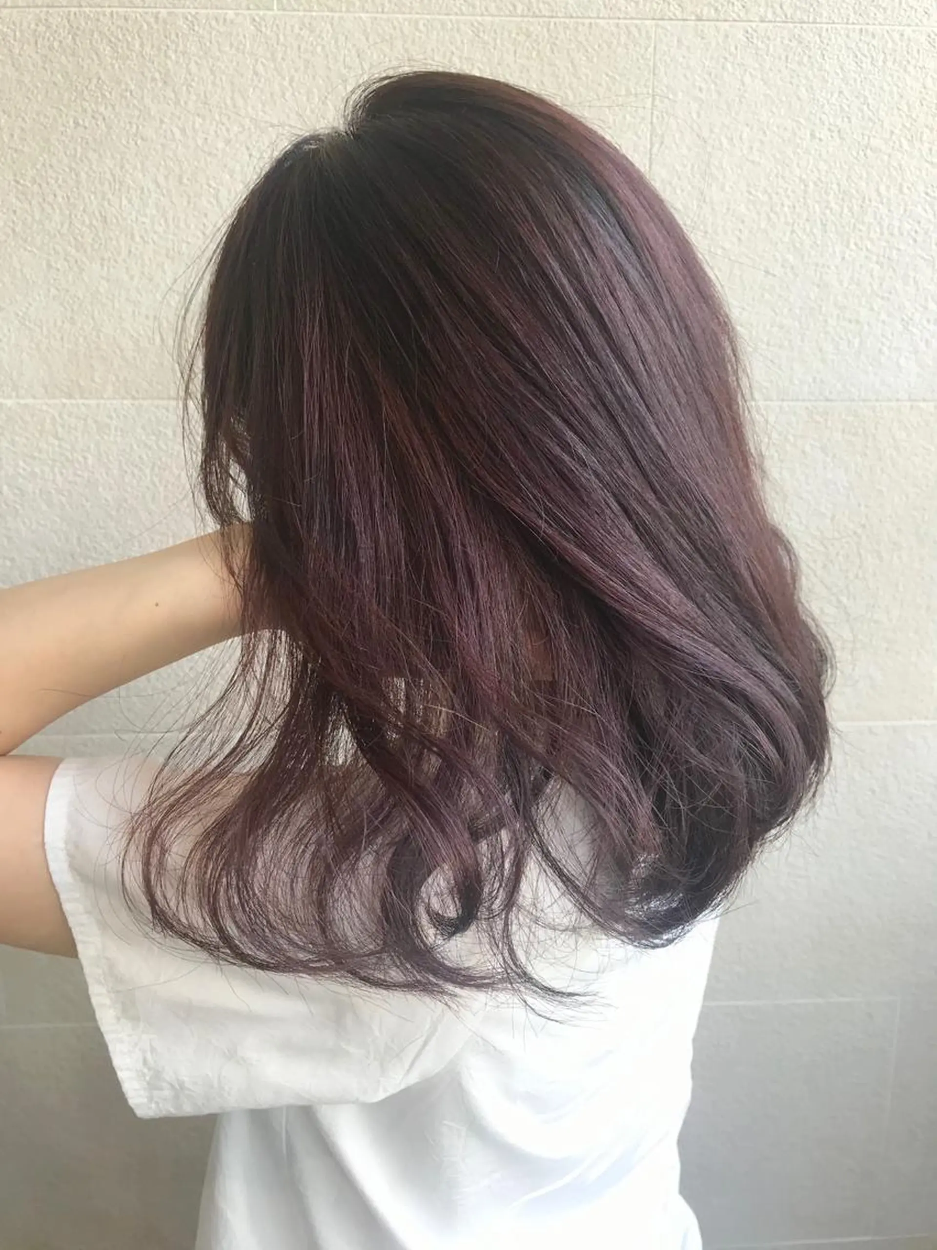 ミディアム カラー イルミナカラー ピンクカラー ピンクパープル パープルカラー 森本 笑のヘアスタイル