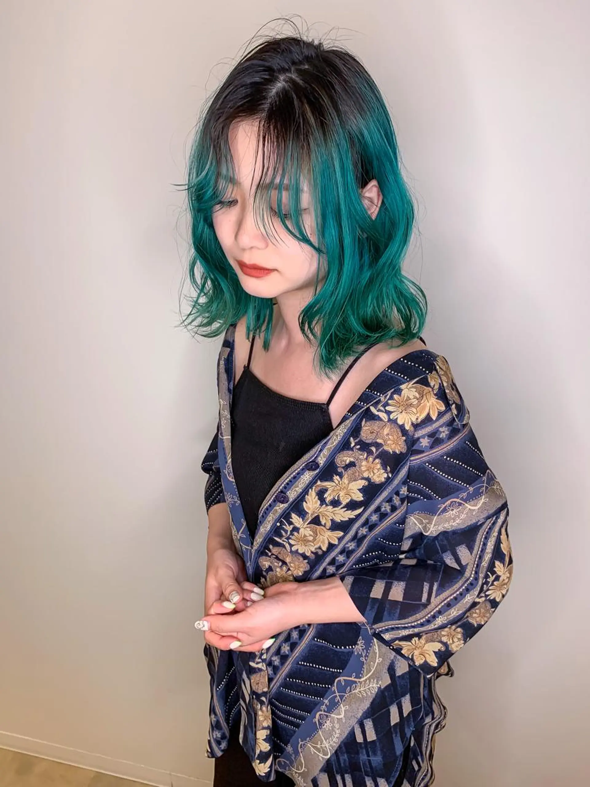 ミディアム カラー 伊藤 裕貴のヘアスタイル