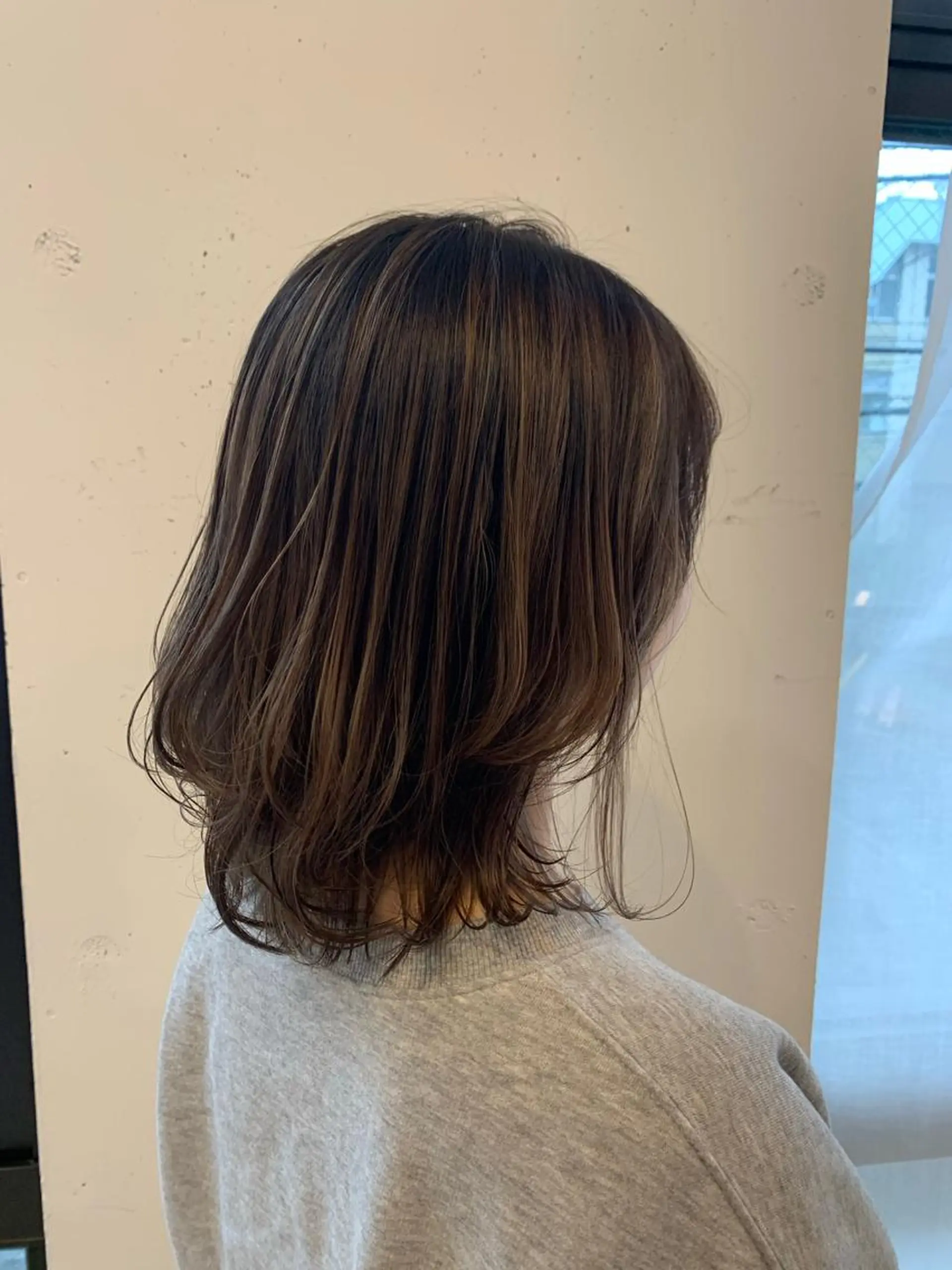 ミディアム アッシュ レイヤーカット まろやかカラー🤎 みなとまほのヘアスタイル