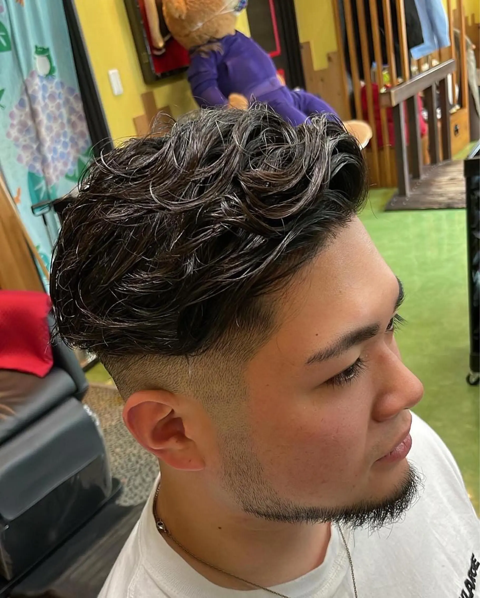 ショート メンズ フェードカット スキンフェード カット デザインカラー🏝️ 須賀汐音のヘアスタイル