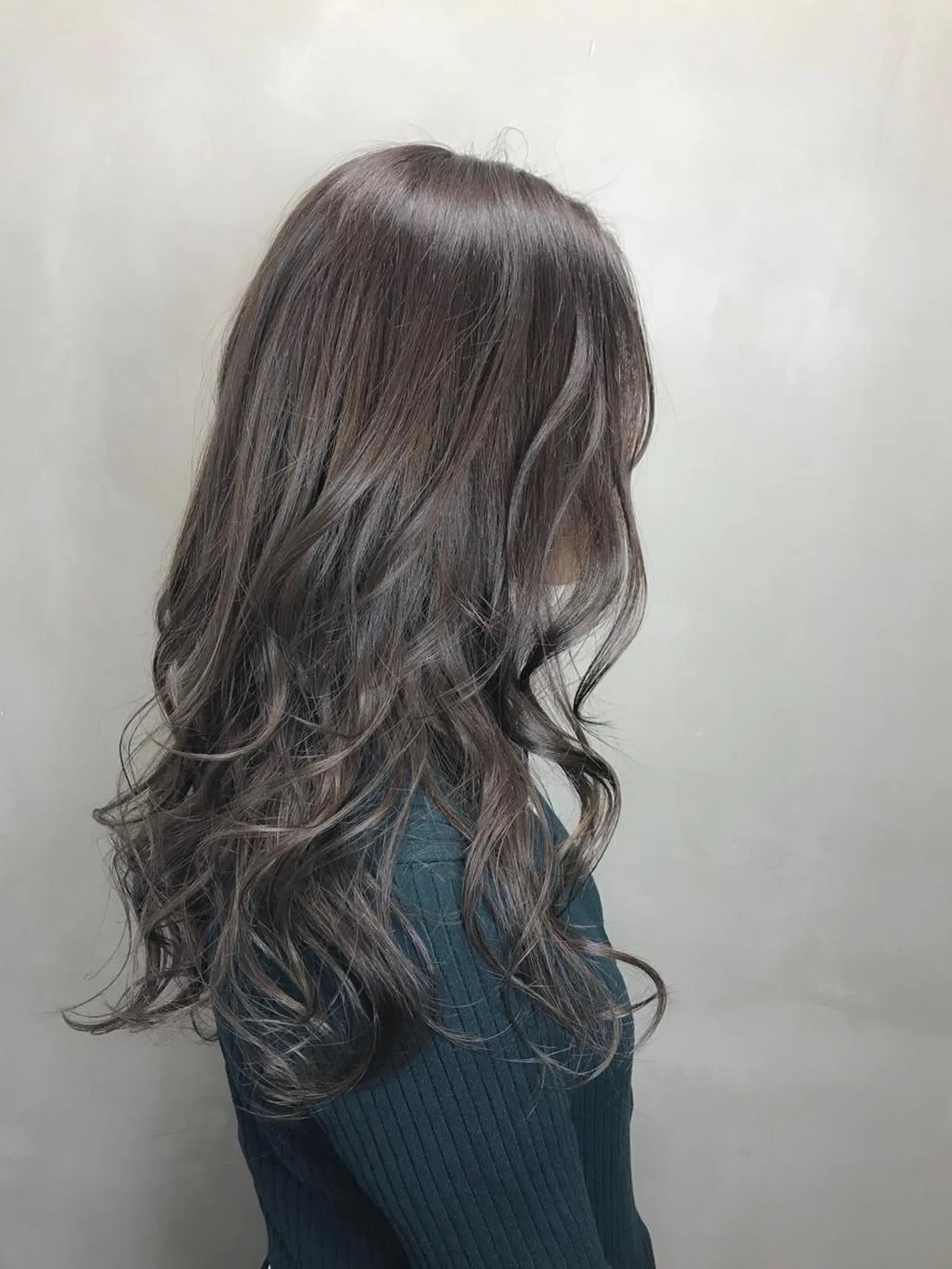 ロング カラー アッシュ シルバー シルバーアッシュ 【透明感、艶髪】西村 有司のヘアスタイル