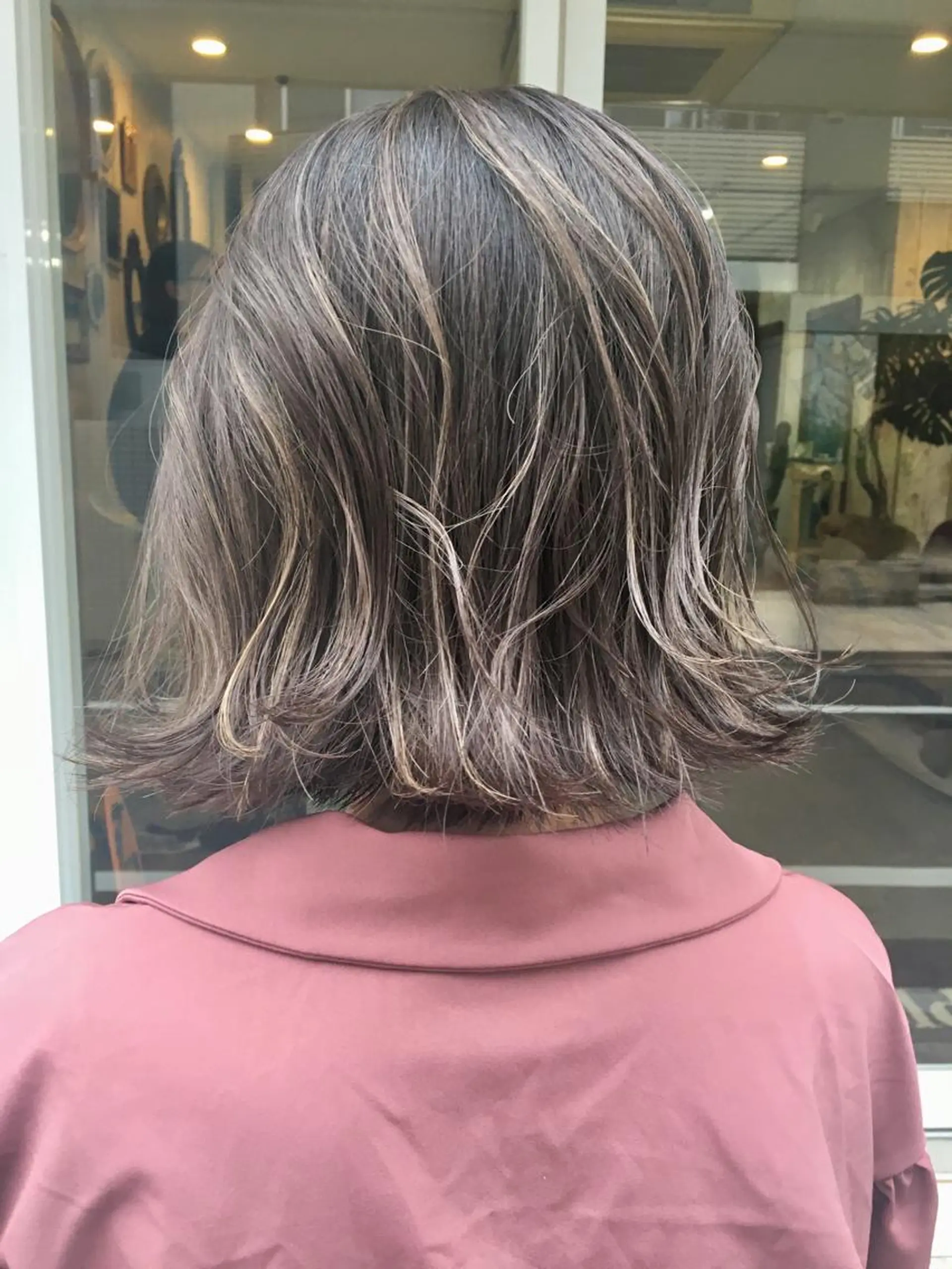 ミディアム カラー ハイライトカラー ハイライト 鷺谷 玲奈のヘアスタイル