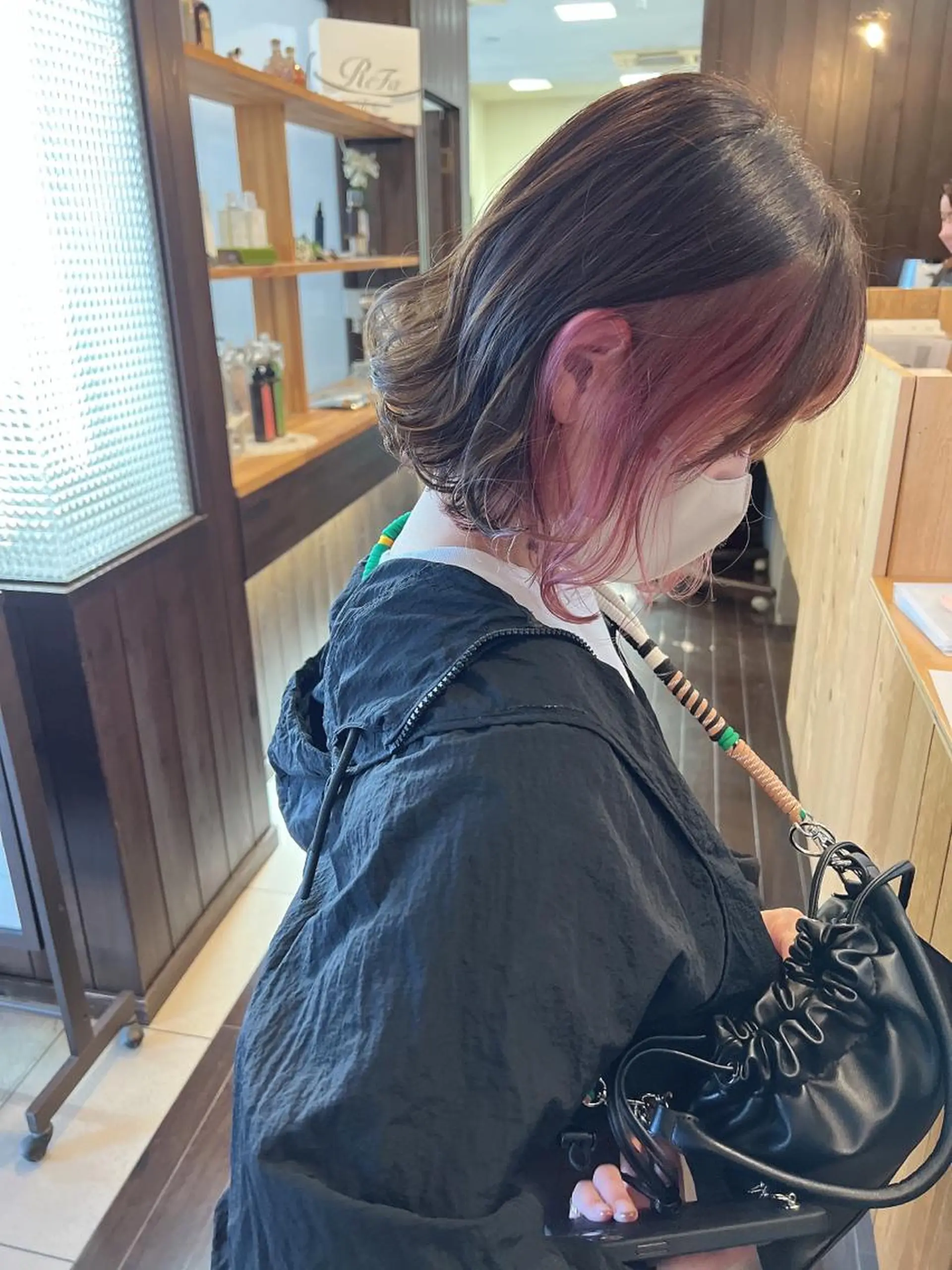 ミディアム カラー インナーカラー ピンクカラー ヘアカラー トリートメント 具志 正太のヘアスタイル