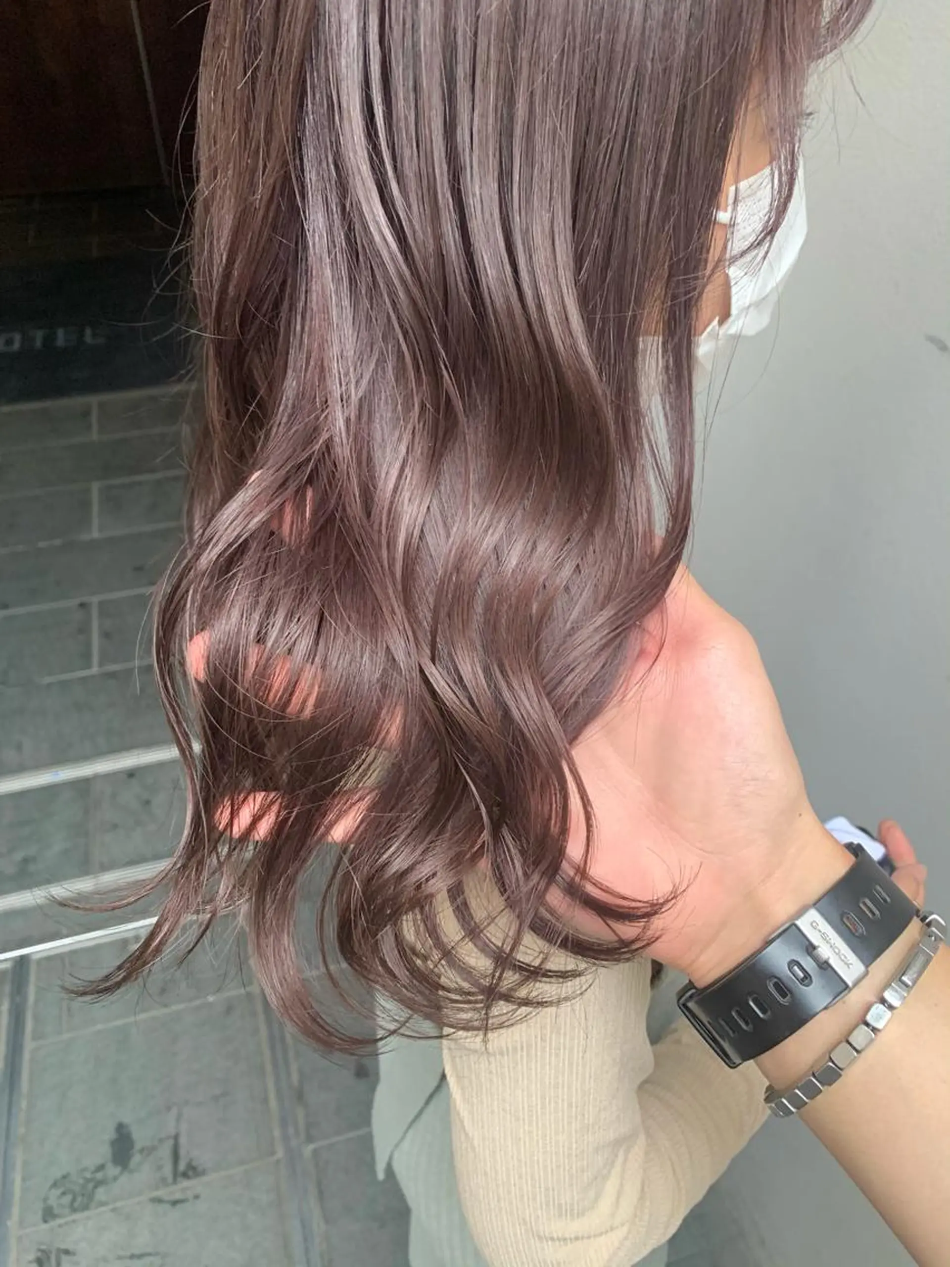 セミロング カラー グレージュ ラベンダーカラー ラベンダーグレージュ ラベンダーグレー 矢野 晃平のヘアスタイル