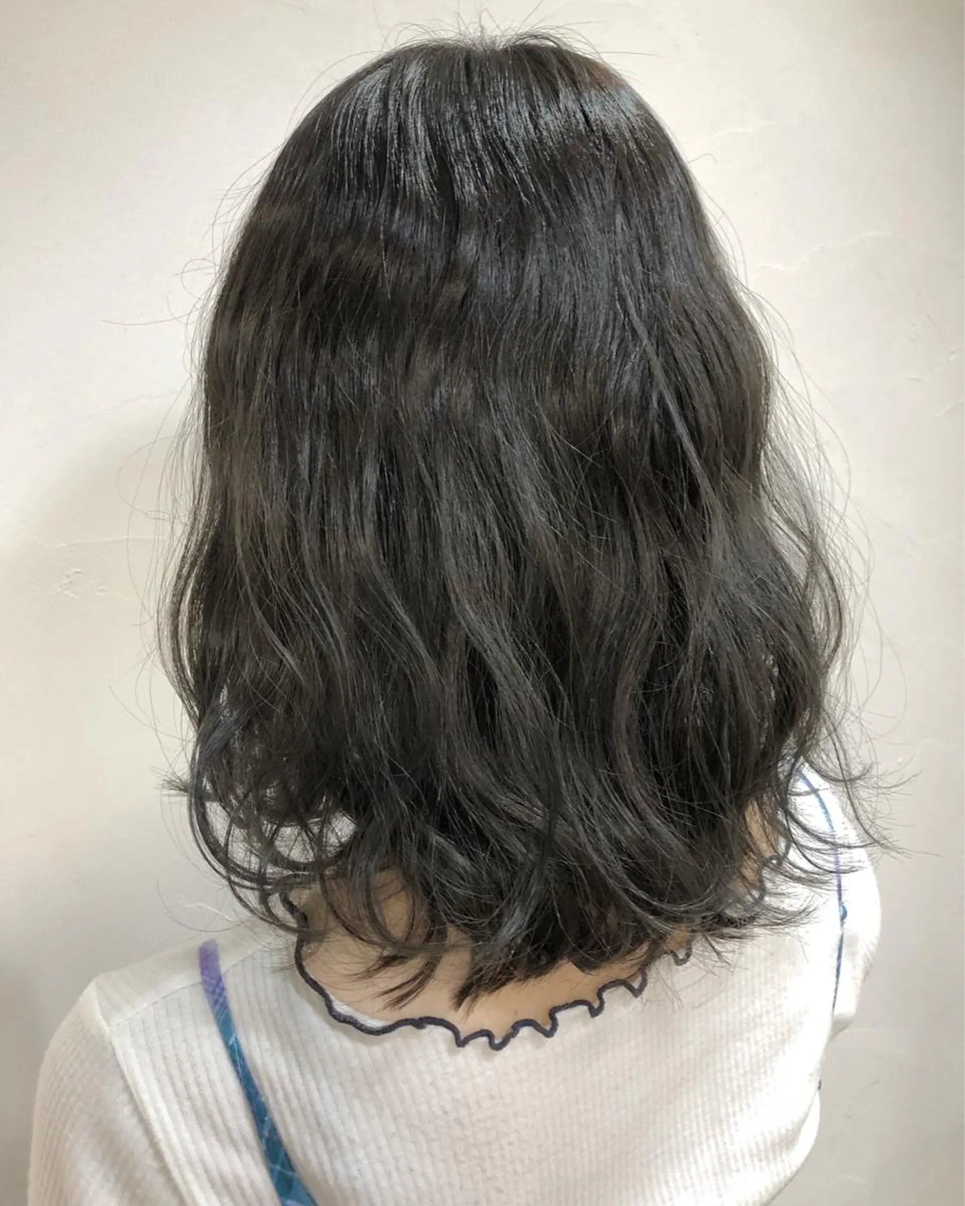 ミディアム カラー ヘアアレンジ ブルーカラー ブルージュ カット ヘアカラー 遠藤 拓馬のヘアスタイル