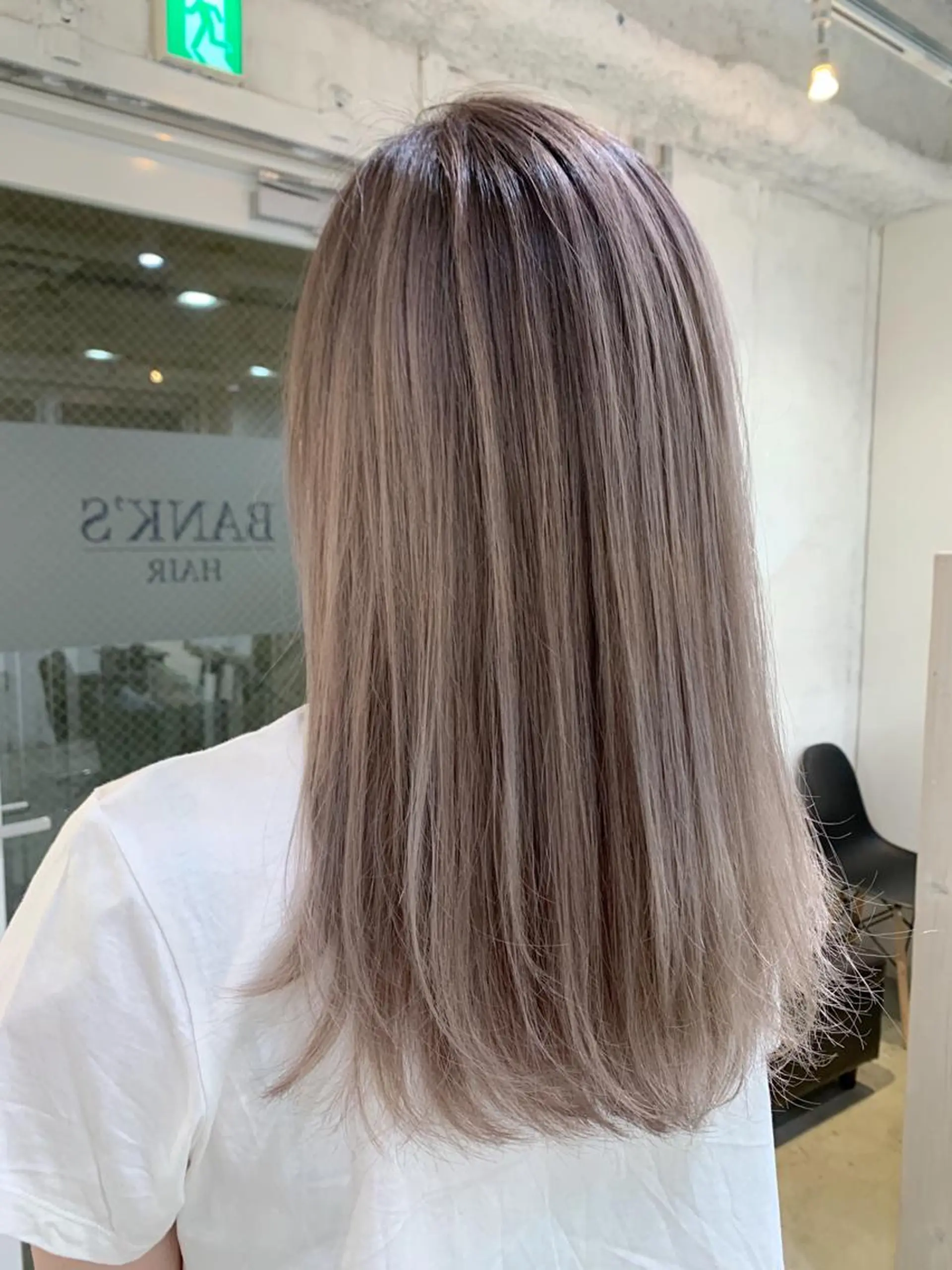 セミロング カラー ヘアアレンジ ブリーチ ハイライトカラー ハイライト ヘアカラー トリートメント 縮毛矯正 髪質改善寺坂雄飛💐のヘアスタイル