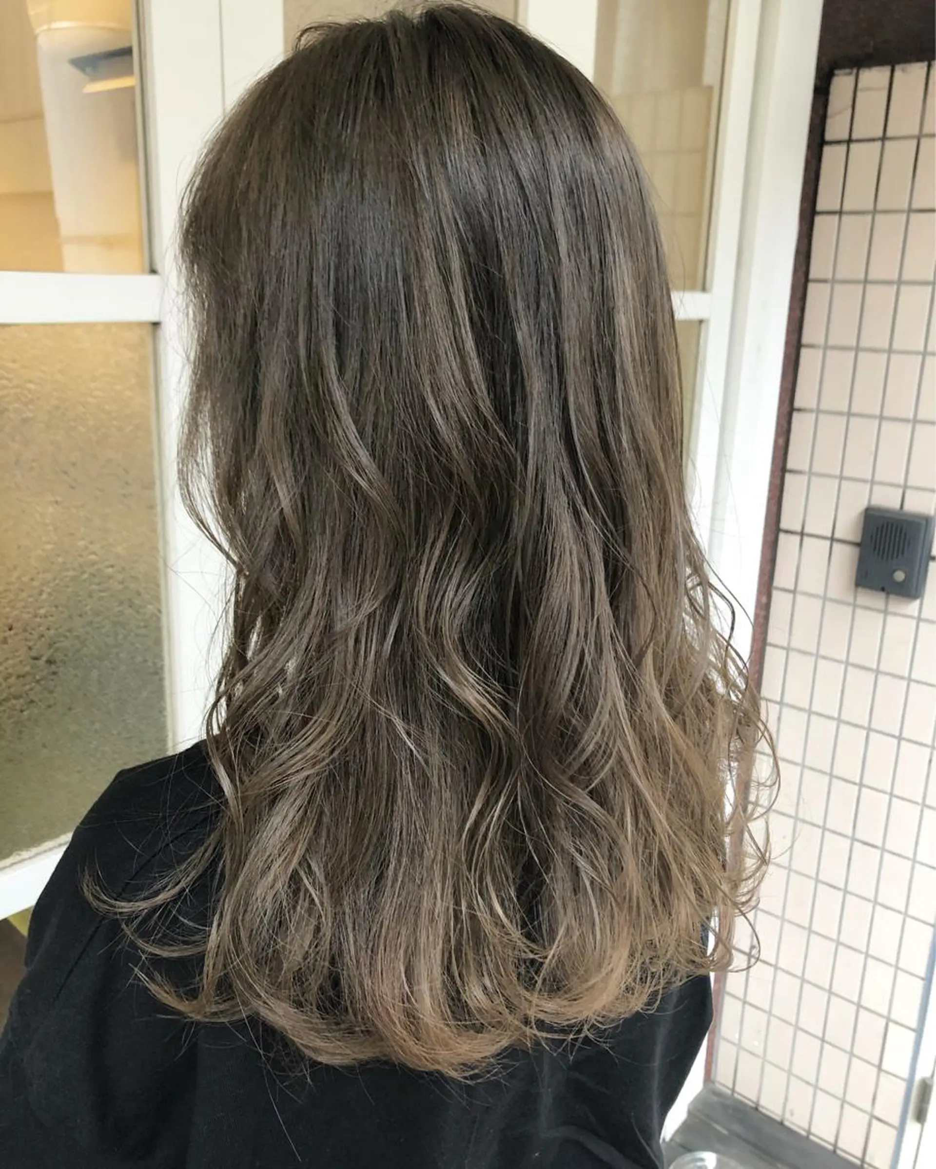 カラー グレージュ 西村 有紗のヘアスタイル
