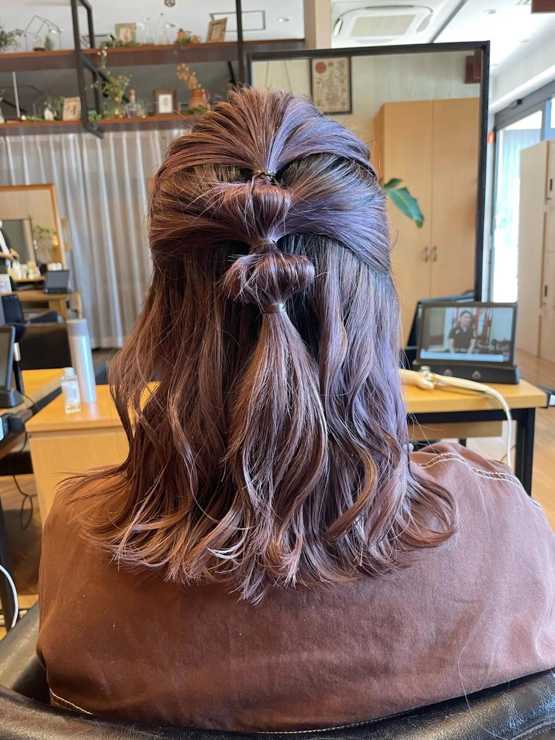 ミディアム ヘアアレンジ ハーフアップ ✨️大人ショート 髙橋朋花のヘアスタイル