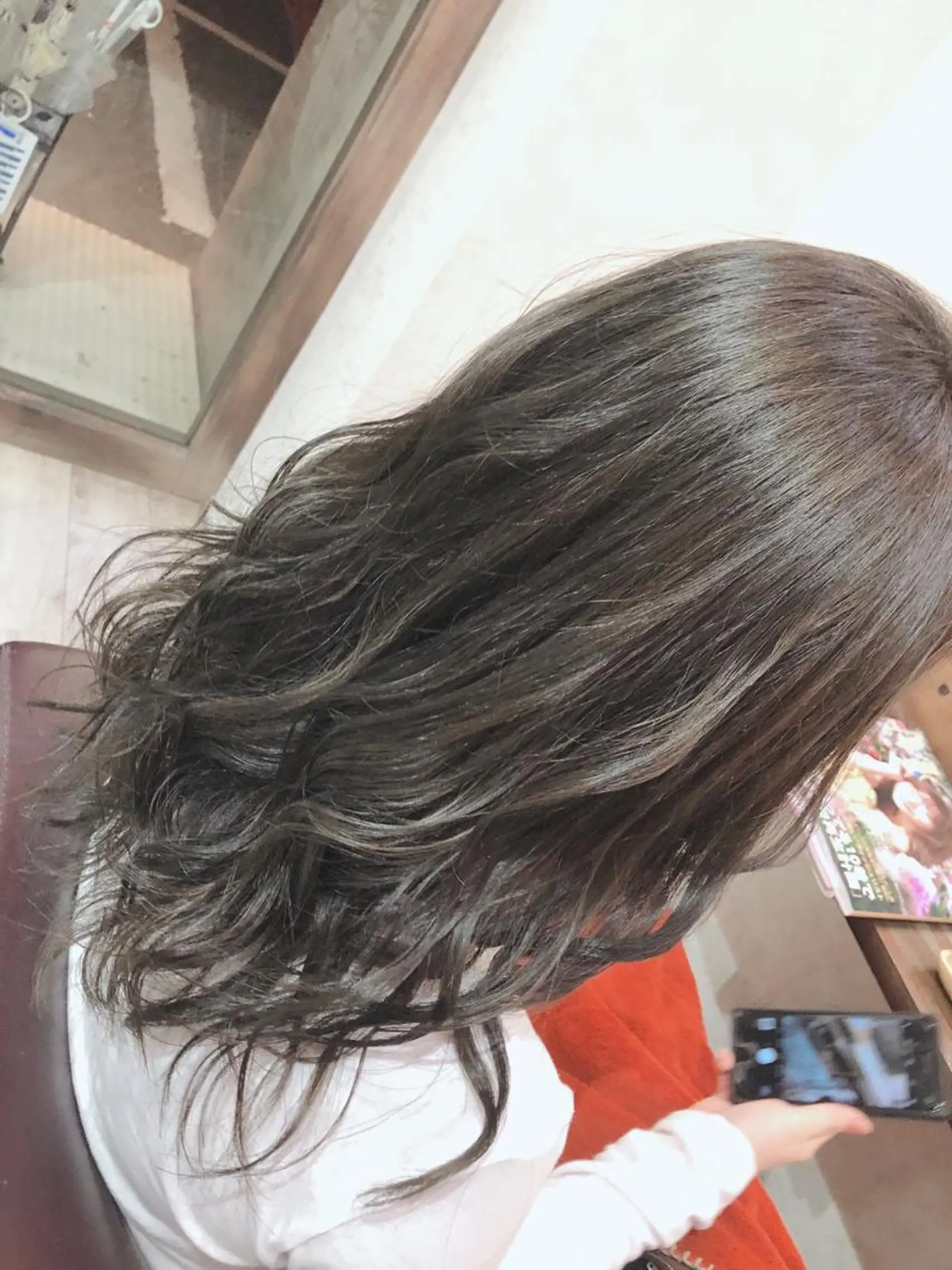 ミディアム カラー グレージュ 小森 拓哉のヘアスタイル