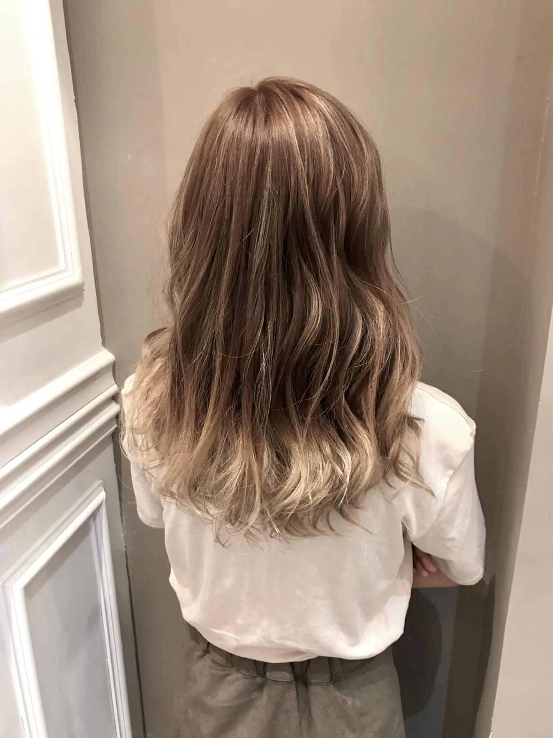 セミロング カラー ベージュカラー ハイライトカラー ハイライト 神野 雅樹のヘアスタイル