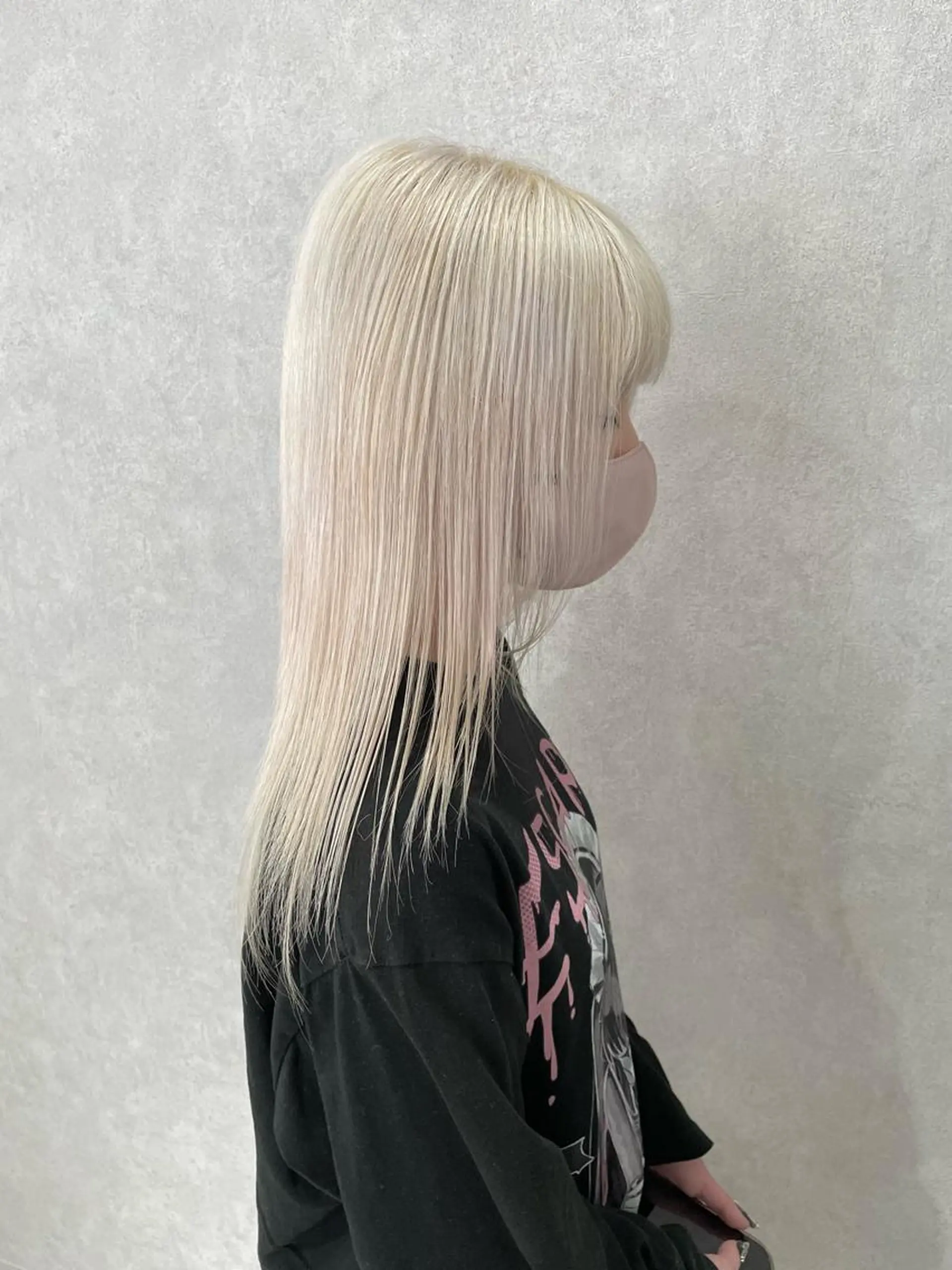 セミロング カラー シルバー ホワイトシルバー シェアサロン〜糸ito〜所属・Hiro ヒロのヘアスタイル