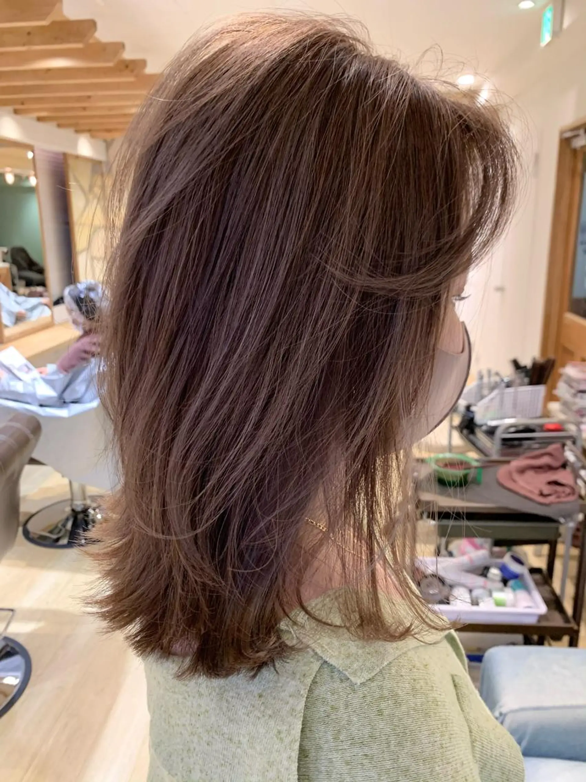 ミディアム ハイライト レイヤーカット ヘアカラー トリートメント 渋谷ハイトーン/ デザインカラー阿部のヘアスタイル