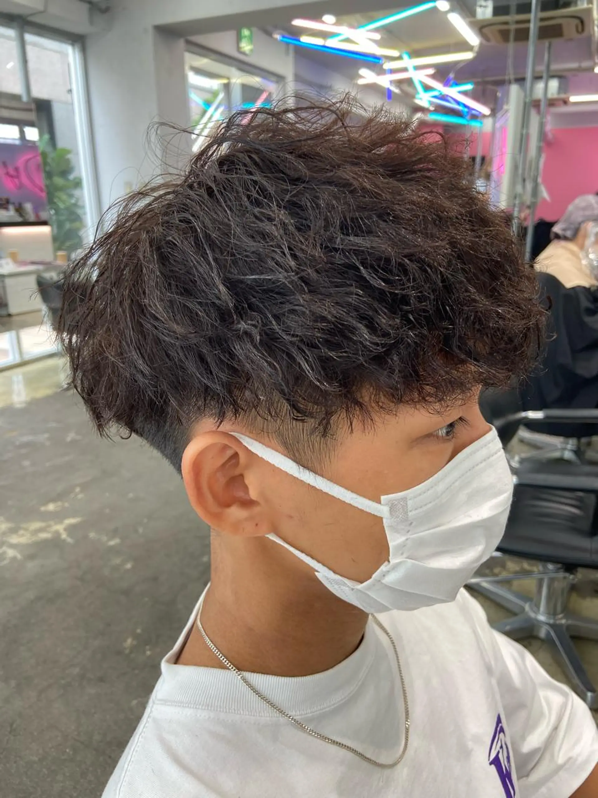 ショート パーマ メンズ ☘️ブリーチ/ハイト ーン/レイヤー/のヘアスタイル