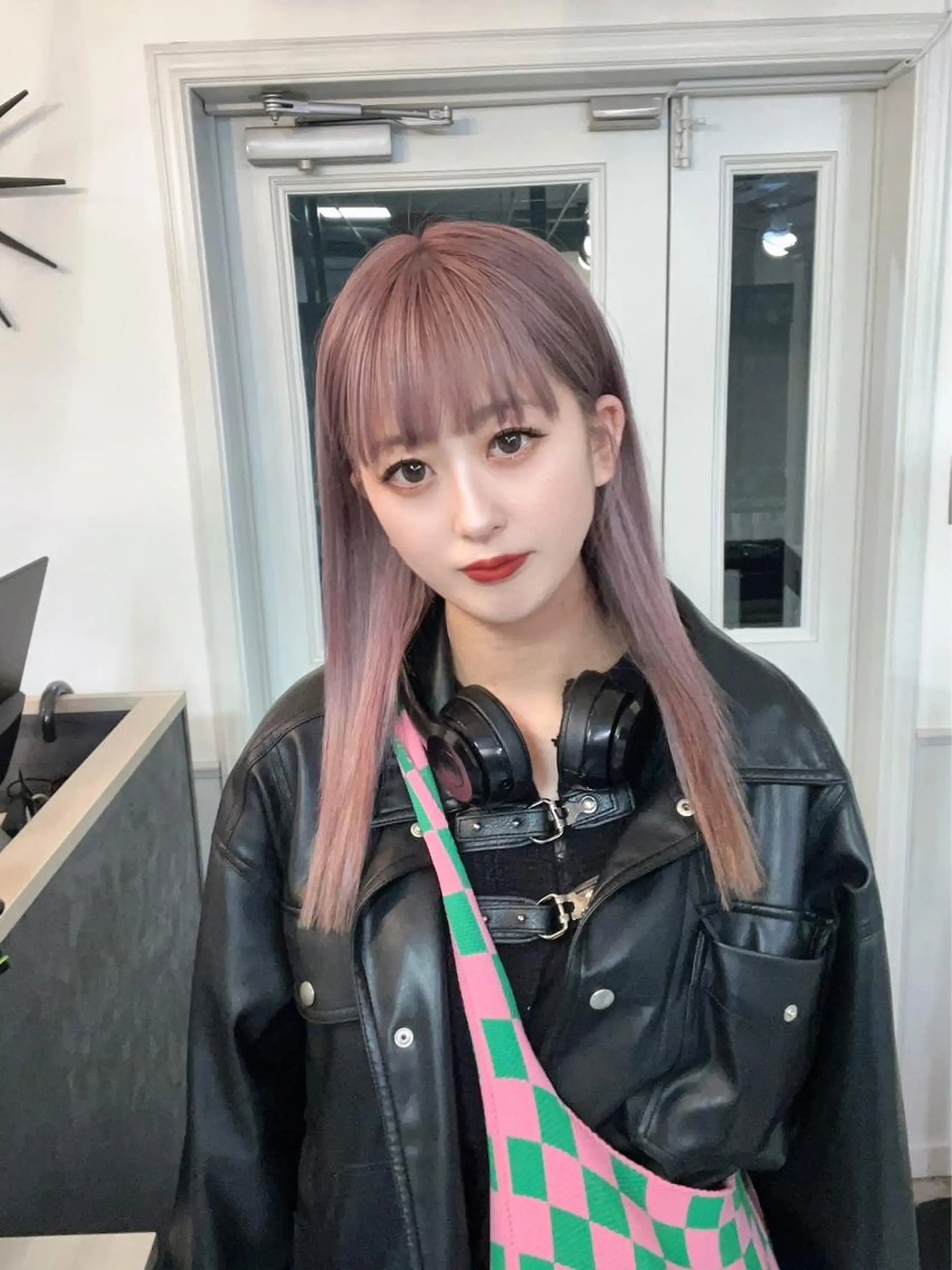 セミロング ヘアカラー トリートメント 羽エクステ/ブリーチ 🎱KENJI🎱のヘアスタイル