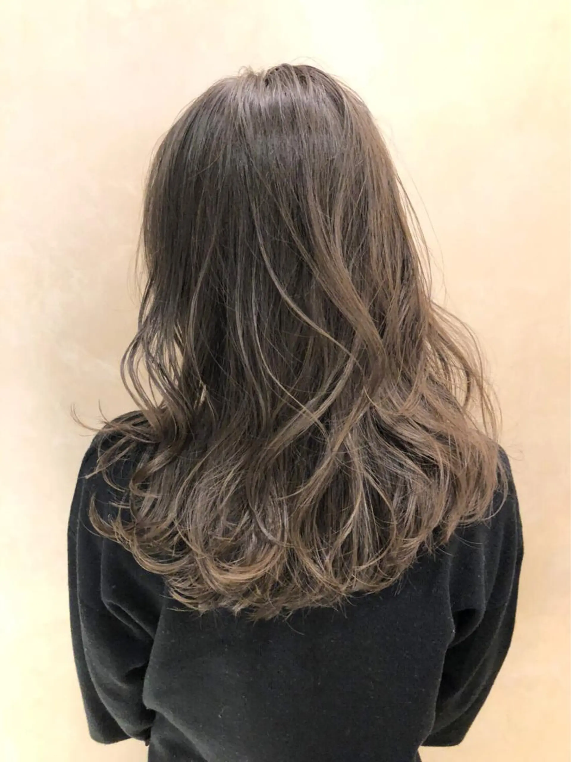 セミロング カラー アッシュ ミルクティーアッシュ 酸性縮毛矯正のプロ 杉山玲介のヘアスタイル