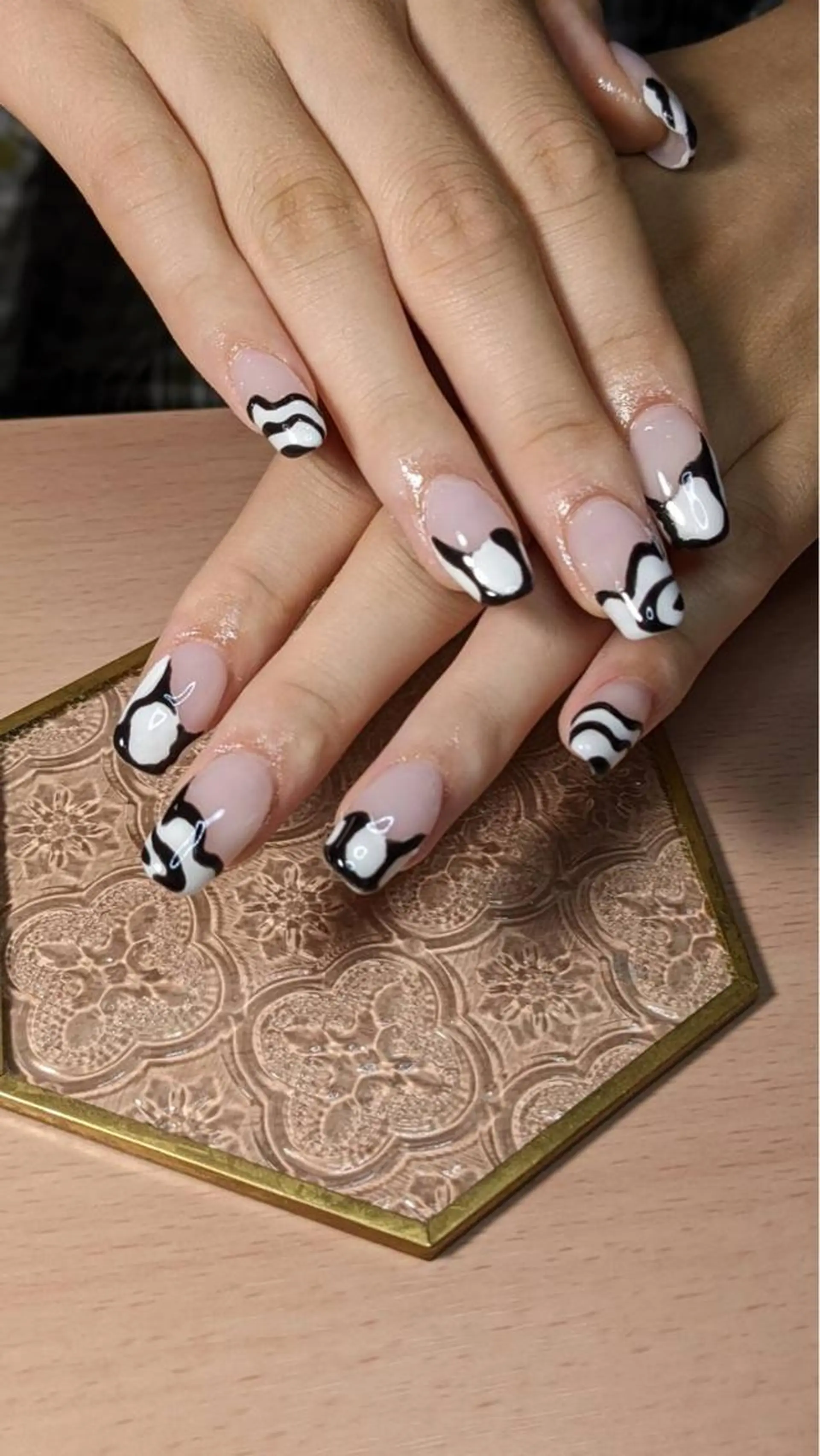 ネイル フラワー ムーンのネイルデザイン