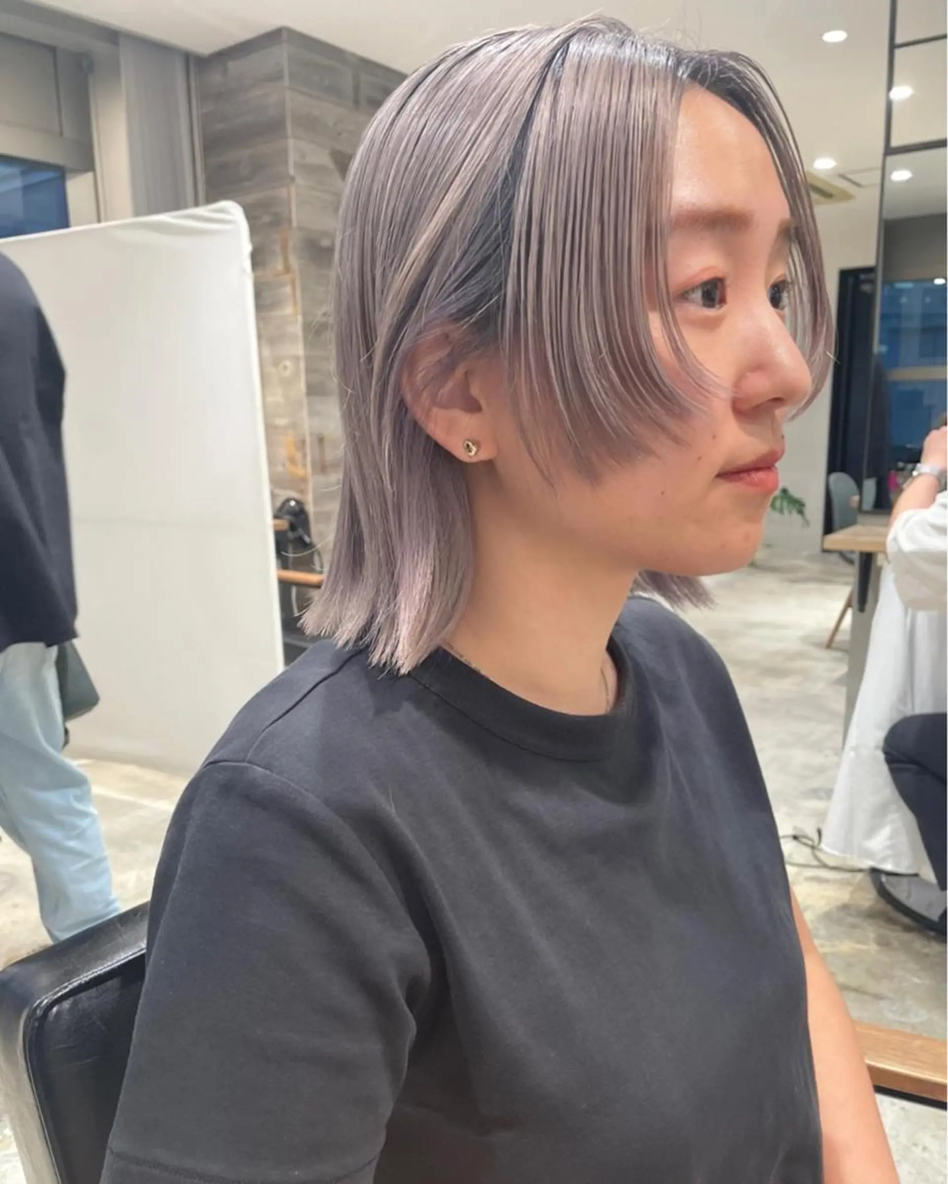 ショート カラー ベージュカラー ブリーチ ケアブリーチ ホワイトベージュ サイドバング カット ヘアカラー トリートメント 村上雅人 ナチュラルモードのヘアスタイル
