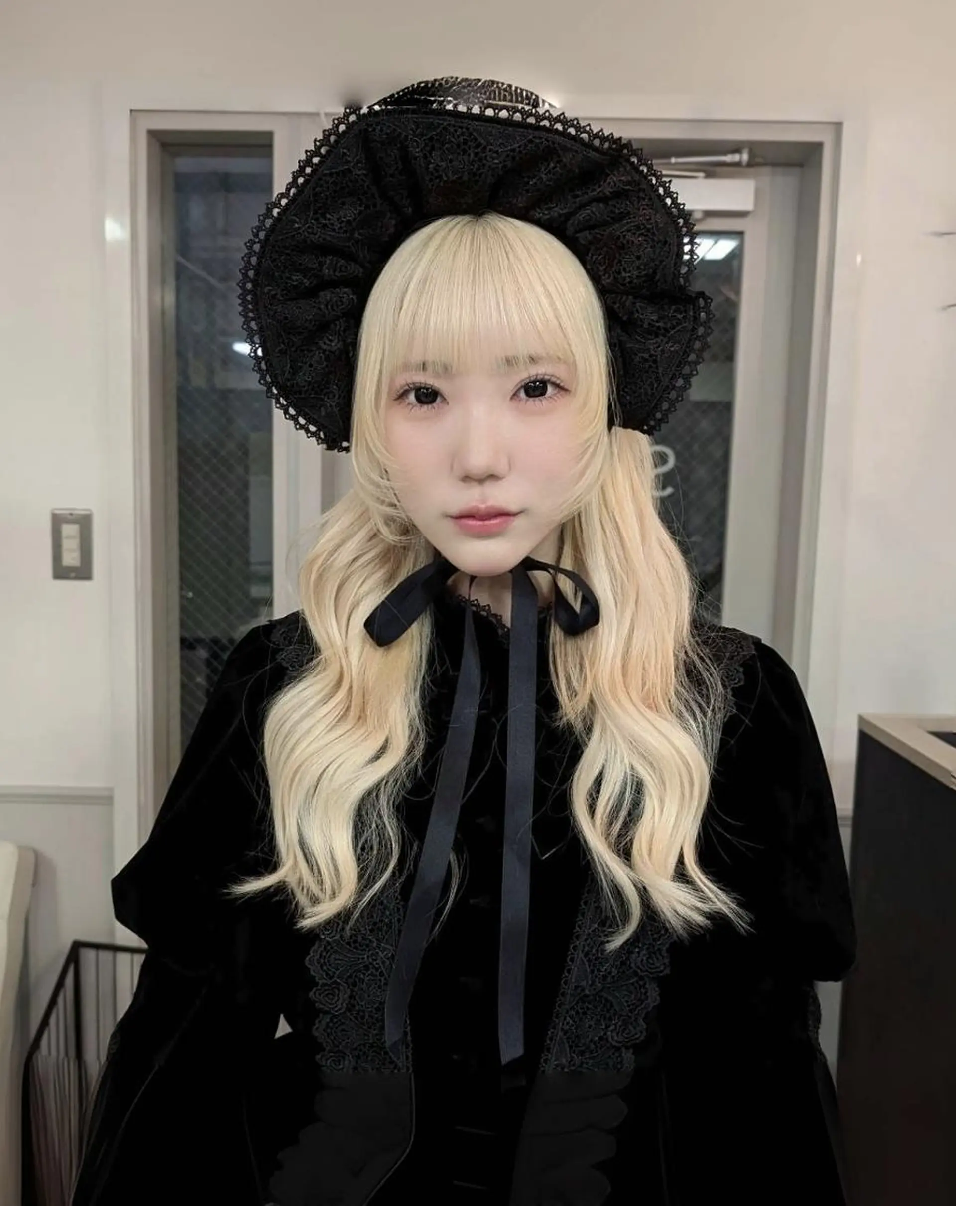 カラー セミロング シールエクステ ブリーチ 抜きっぱなしブロンド ブロンド エクステ ヘアカラー トリートメント ハネエクステ表参道/ 羽エクステSpicaのヘアスタイル