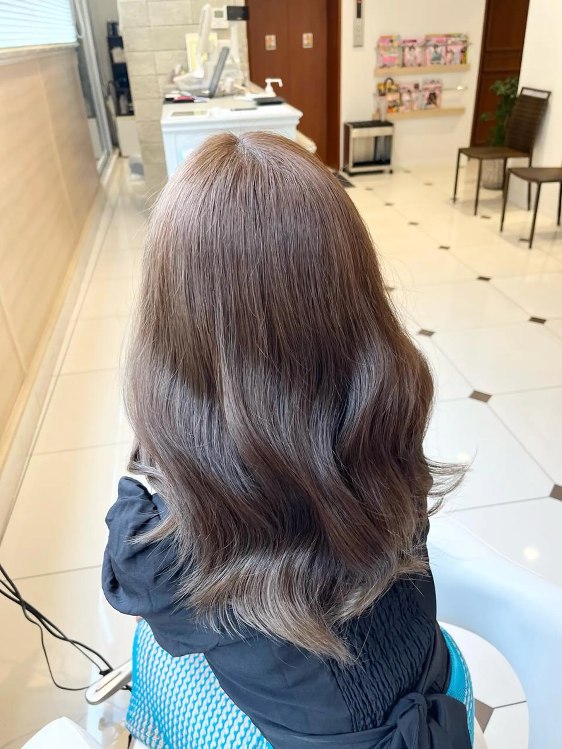 セミロング カラー ベージュカラー ブリーチ ブリーチなしカラー カラー職人 なかもと たつひろのヘアスタイル