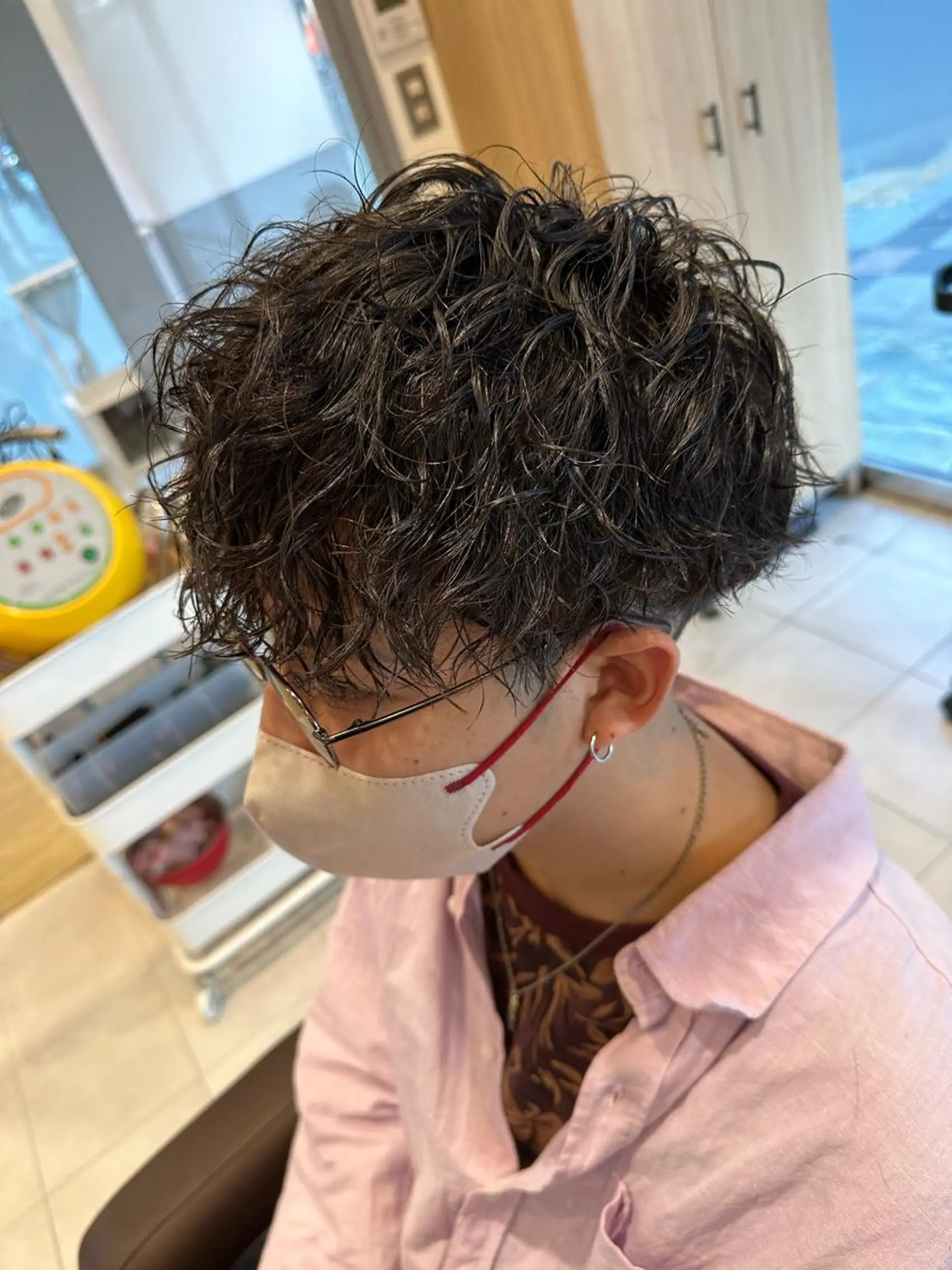 ミディアム パーマ メンズ ミディアムパーマ フェードカット メンズパーマ ツイストスパイラルパーマ 波巻きパーマ カット パーマ トリートメント ヘッドスパ ヘアセット 💈メンズ特化 美容師サキ💈のヘアスタイル