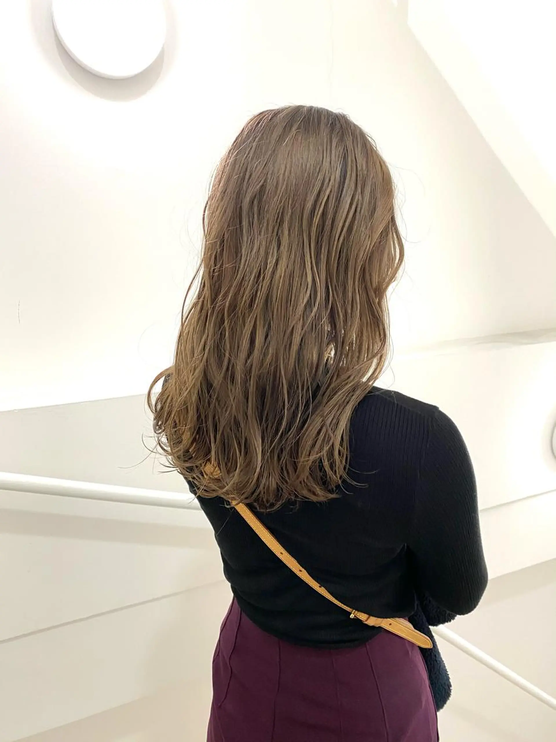 セミロング ヘアカラー 岩尾 凪のヘアスタイル