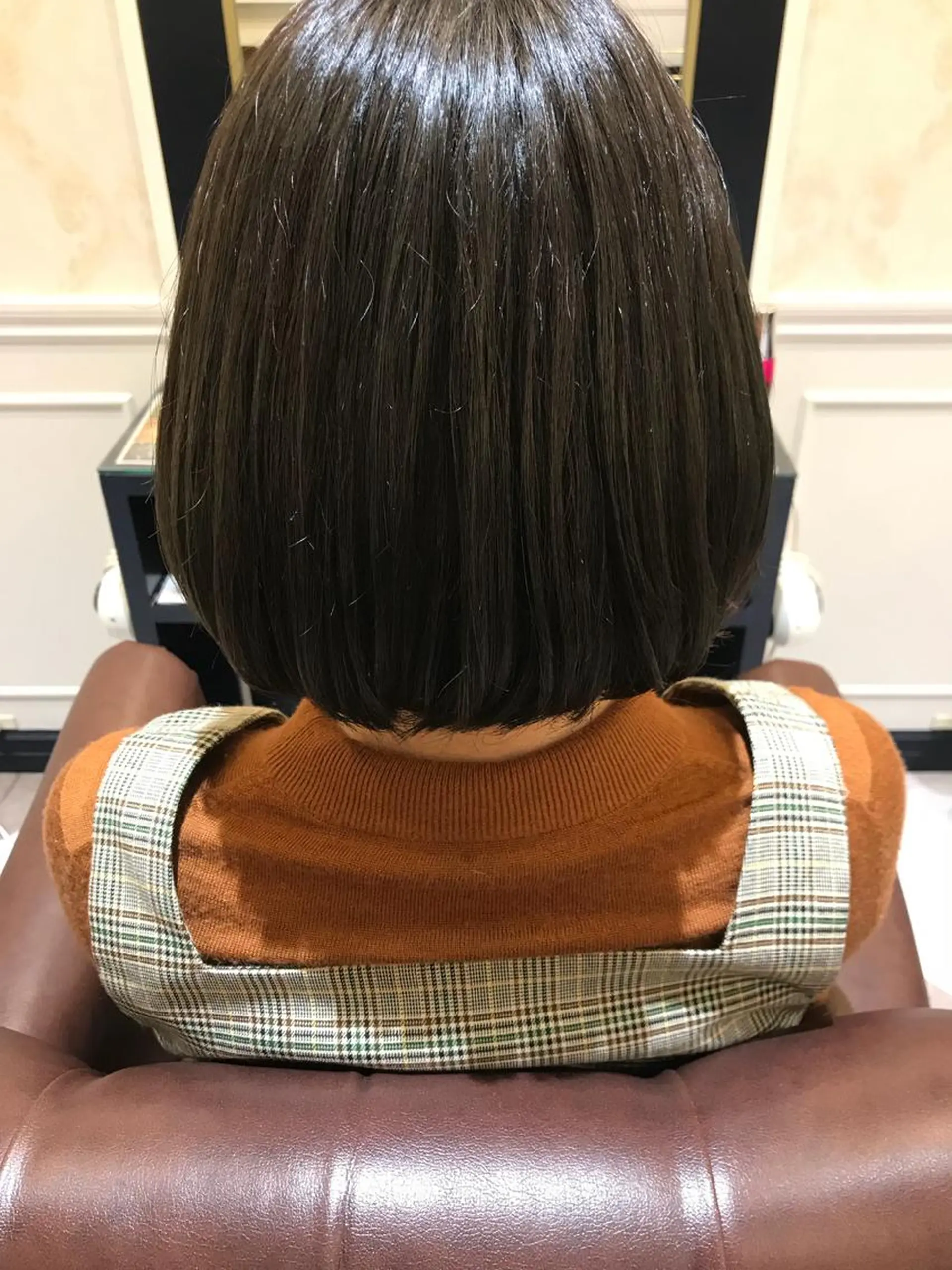 ショート カラー 黒髪 ナチュラルブラック 粟田 めぐみのヘアスタイル