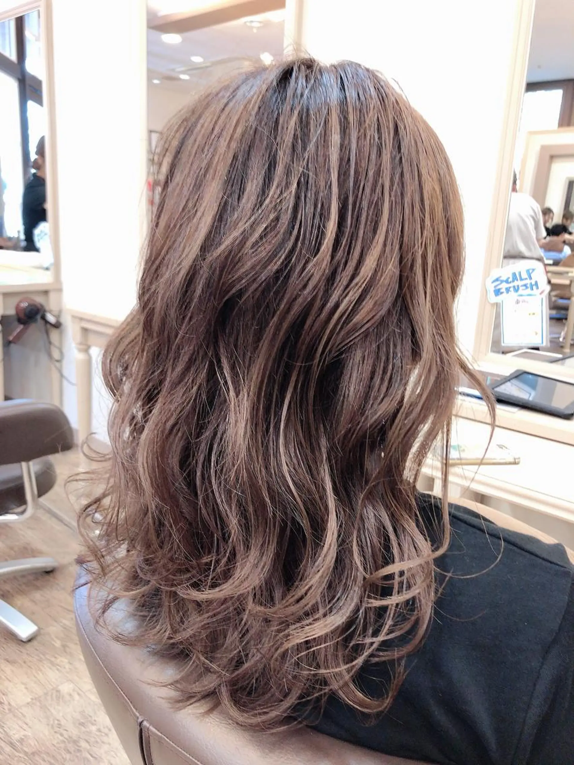 セミロング カラー ハイライトカラー ハイライト ヘアカラー 尚平 40代からの 髪質改善専門のその他イメージ