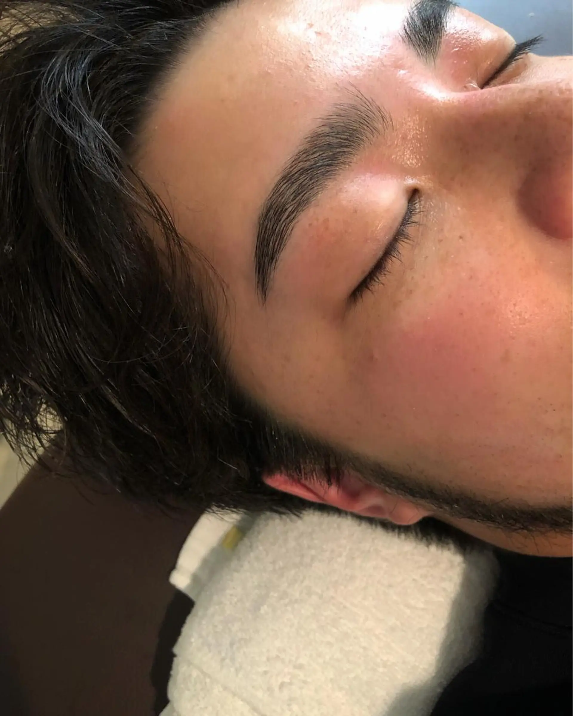 メンズ アイブロウ メンズパーマ 眉毛ワックス脱毛 眉毛　まつ毛パーマ suu梅田のエステ・リラクイメージ