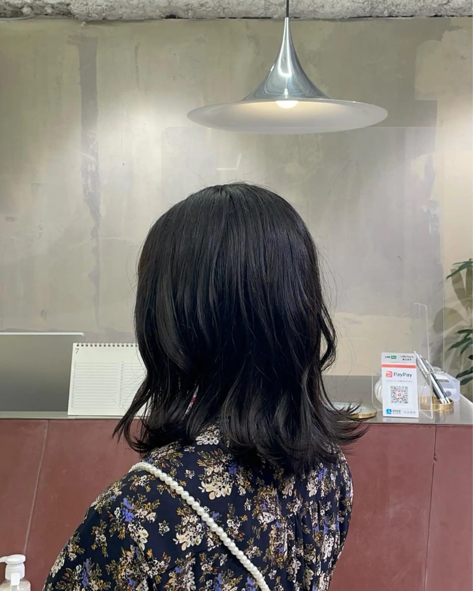 ミディアム カラー 安達 萌花のヘアスタイル