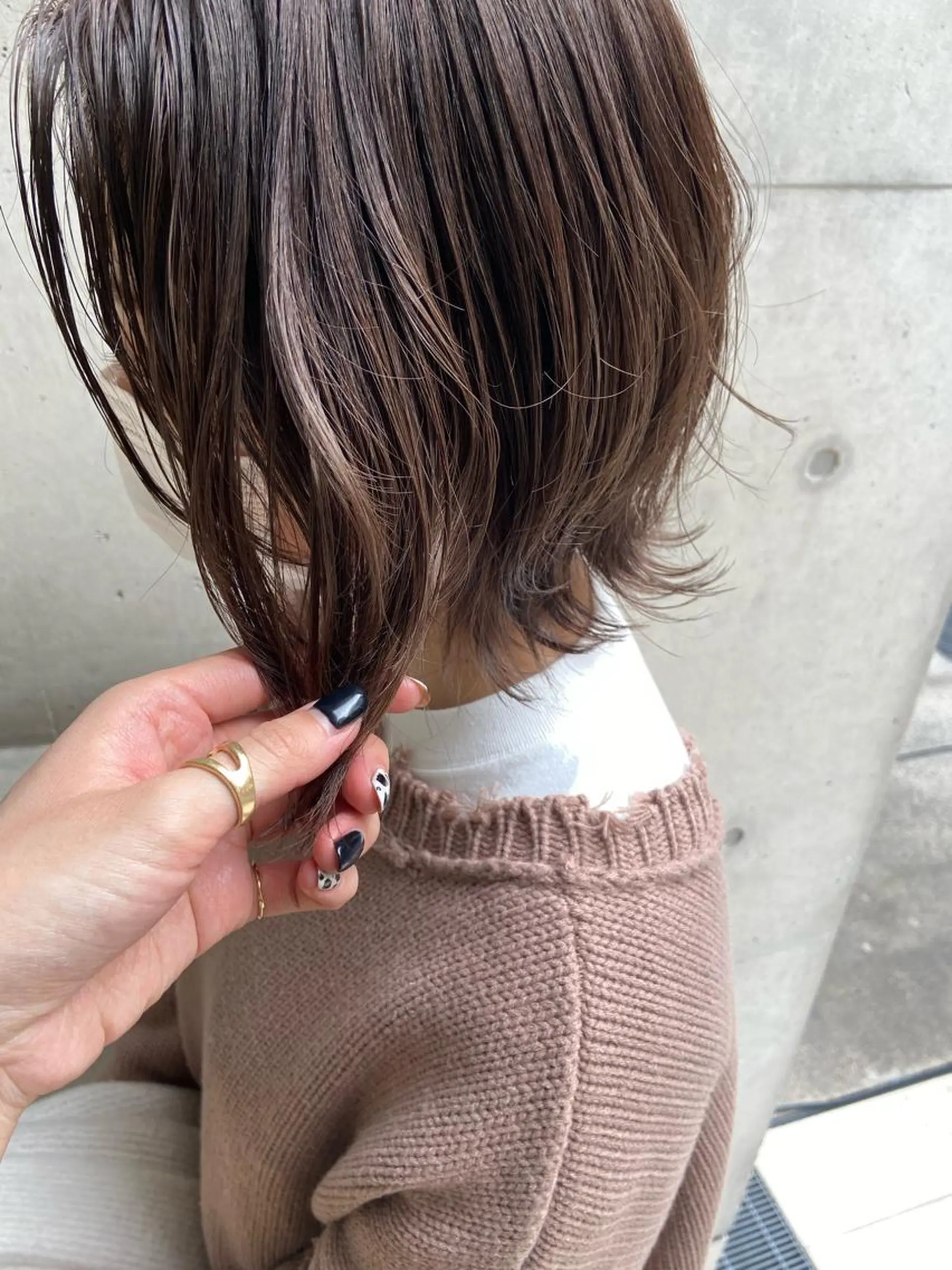 ショート ショートレイヤー くびれヘア レイヤーカット ショートヘア なつめ🐶ショート ベージュカラーのヘアスタイル