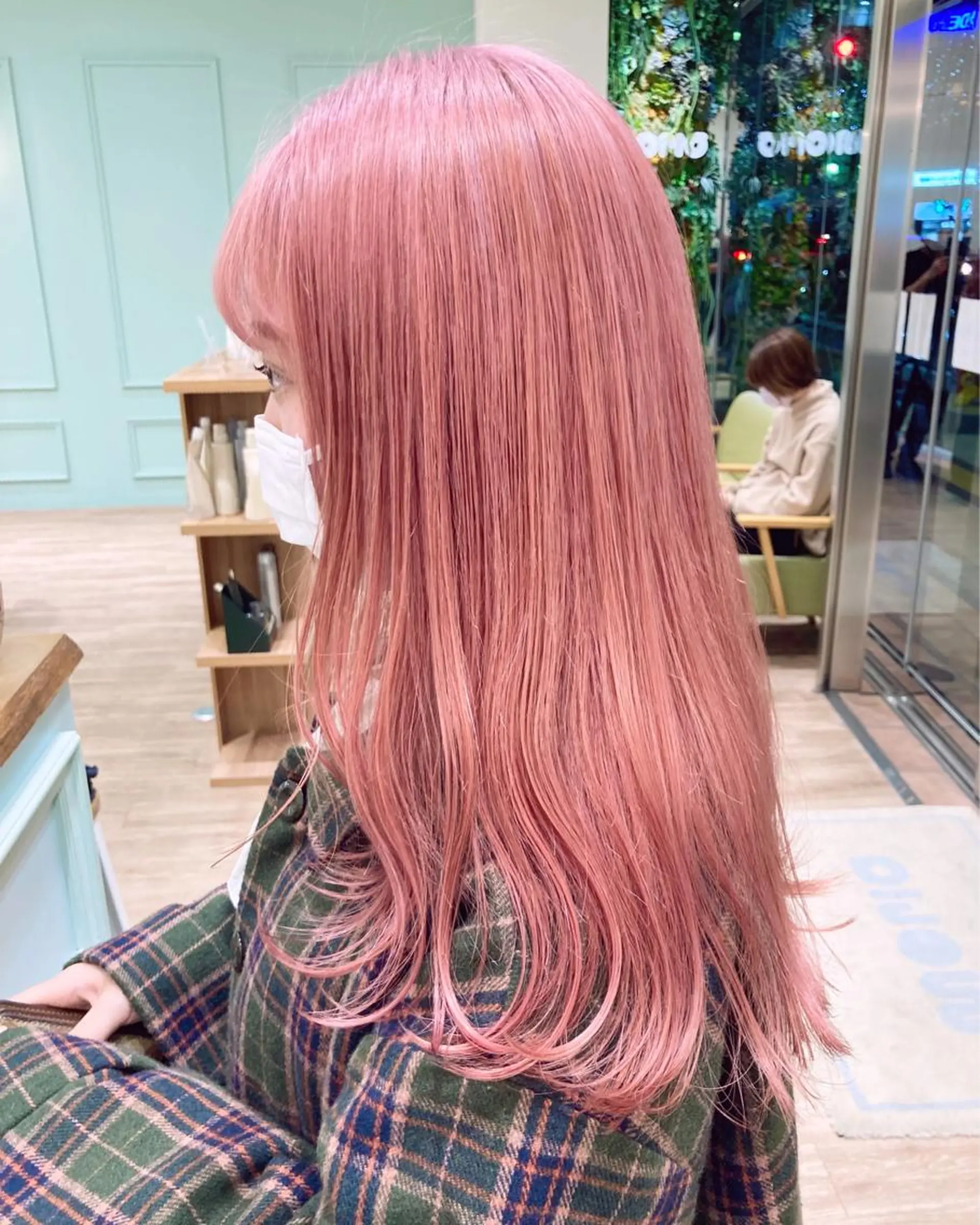 セミロング カラー ピンクカラー ヘアカラー トリートメント ケアブリーチ 坪井佑樹のヘアスタイル