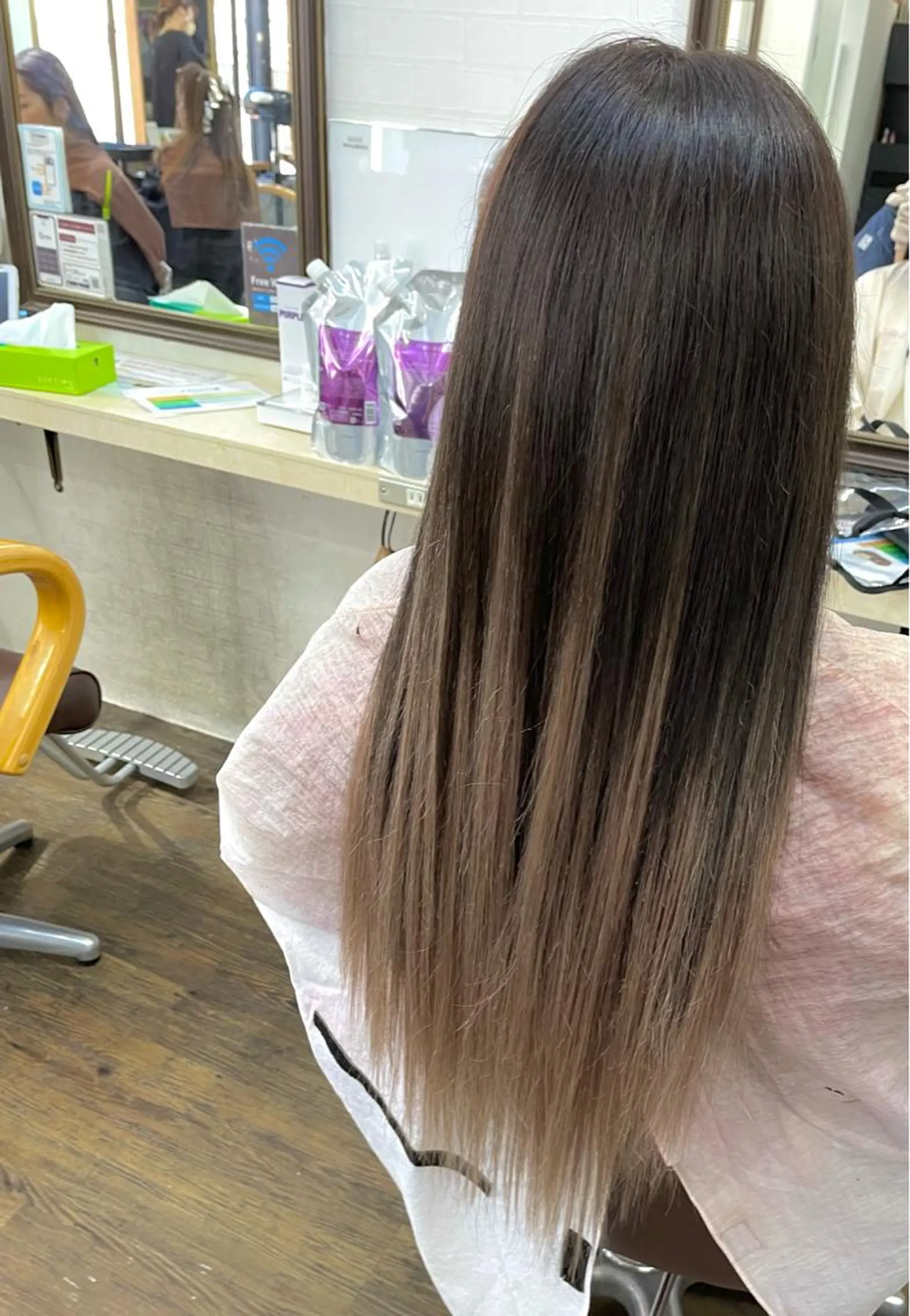 セミロング カラー バレイヤージュ エクステ レイヤーカット 横浜🦋ハイトーン 🫐シャドウルーツのヘアスタイル