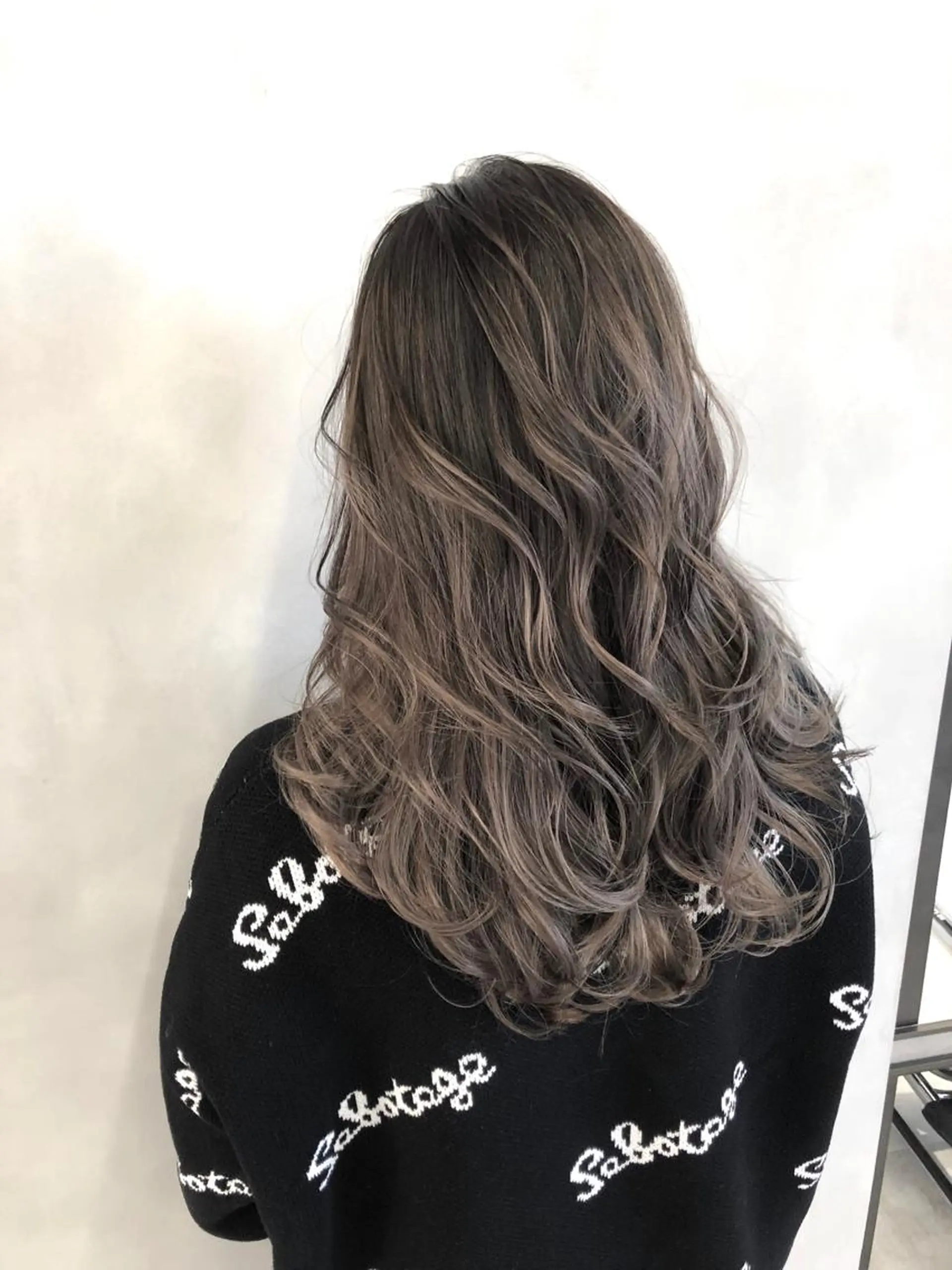 ロング カラー グレージュ 艶ハイトーンブリーチ 🌈小林侑雅のヘアスタイル