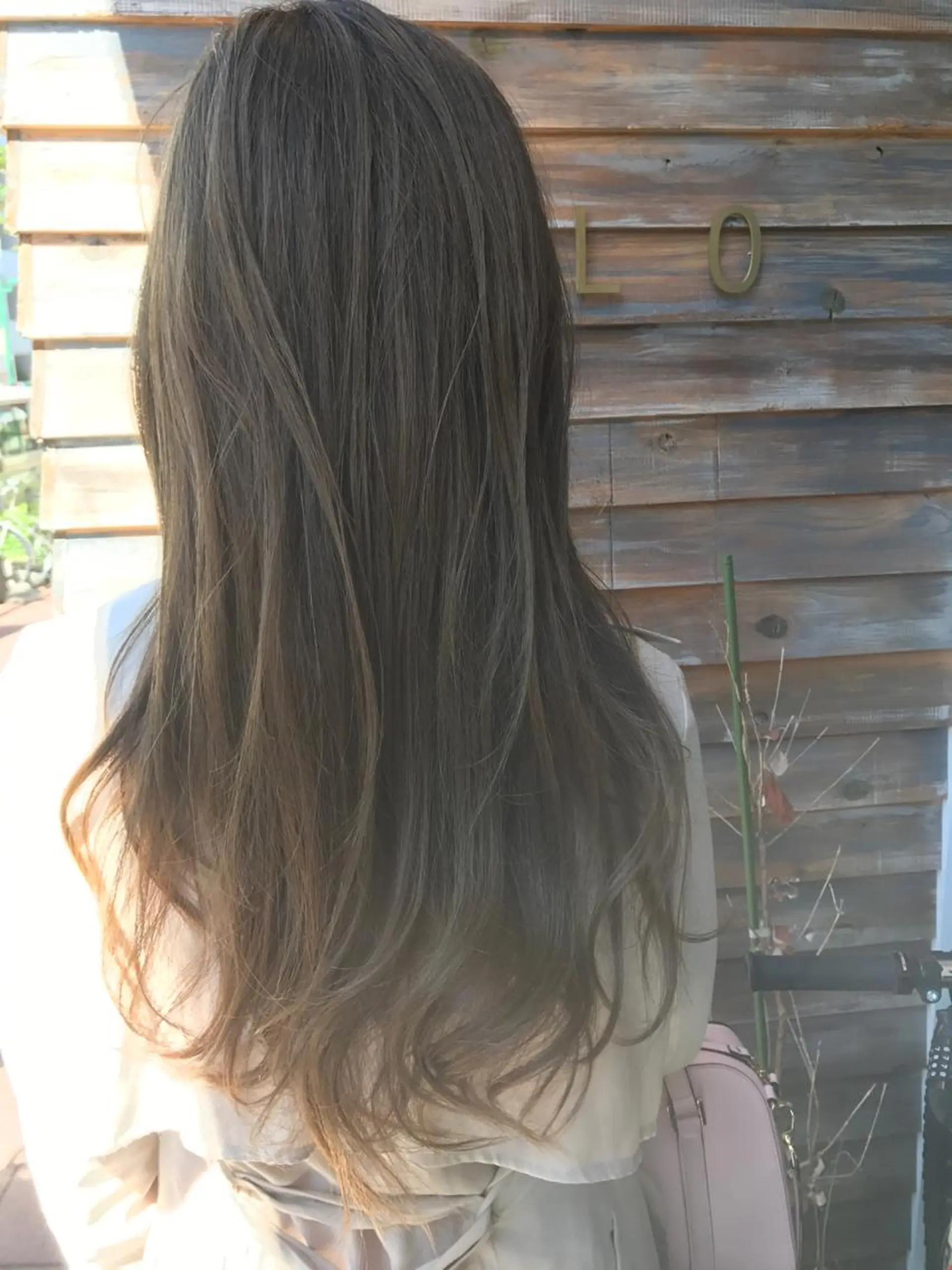 ロング カラー グレージュ ひろせ かなのヘアスタイル
