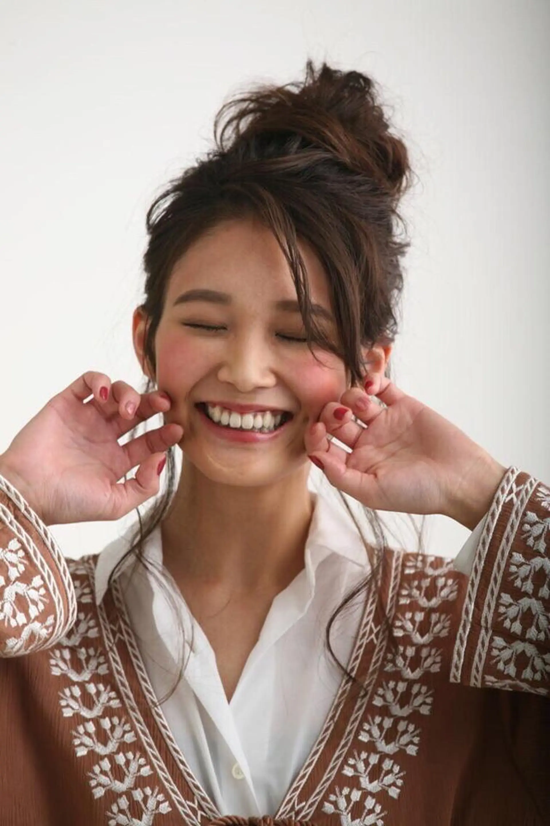 ヘアアレンジ お団子ヘア おくれ毛 山田 由貴のヘアスタイル