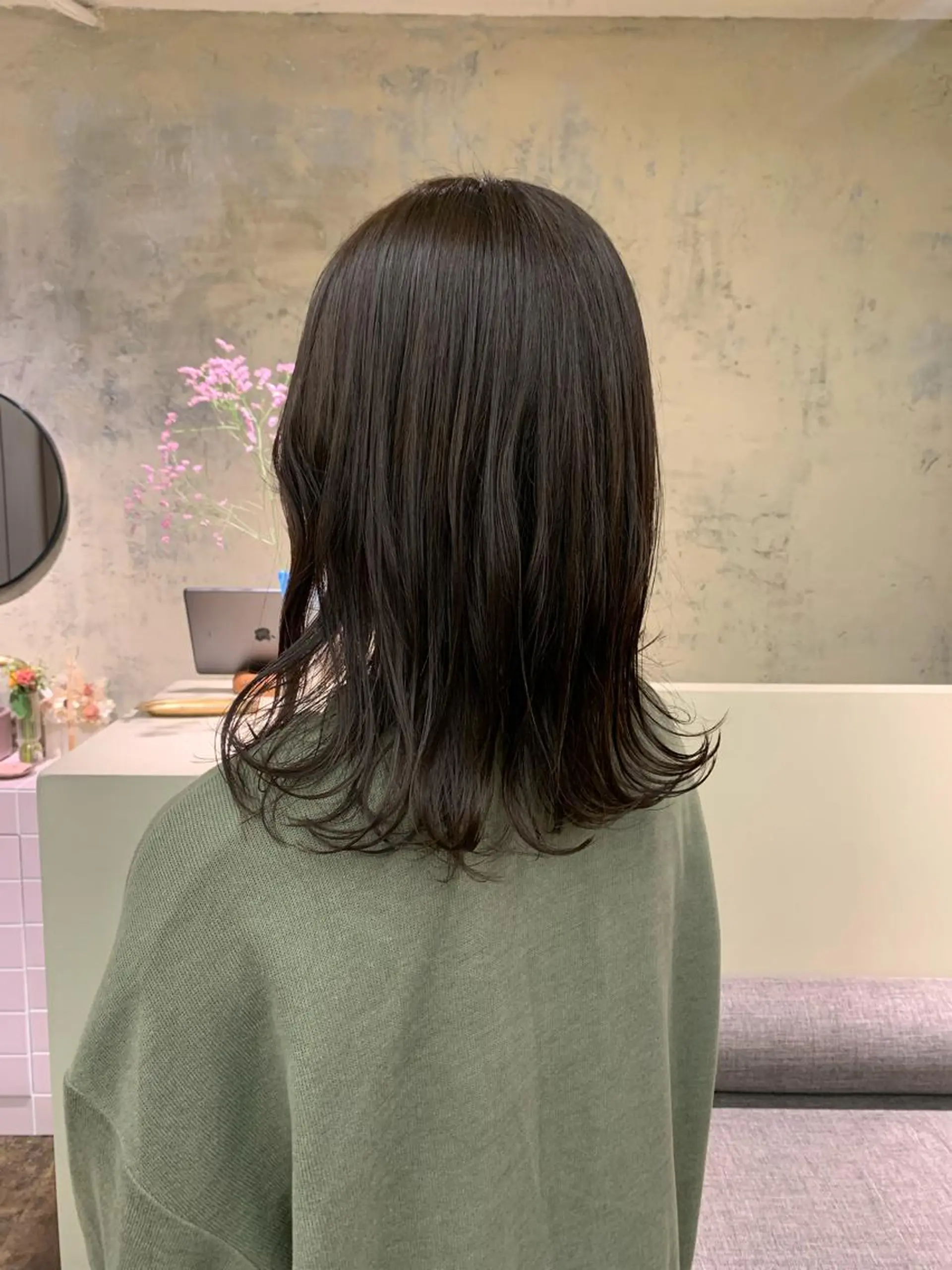 ミディアム カラー ベージュカラー オリーブベージュ yupi🐈‍⬛ レイヤー/パーマのヘアスタイル