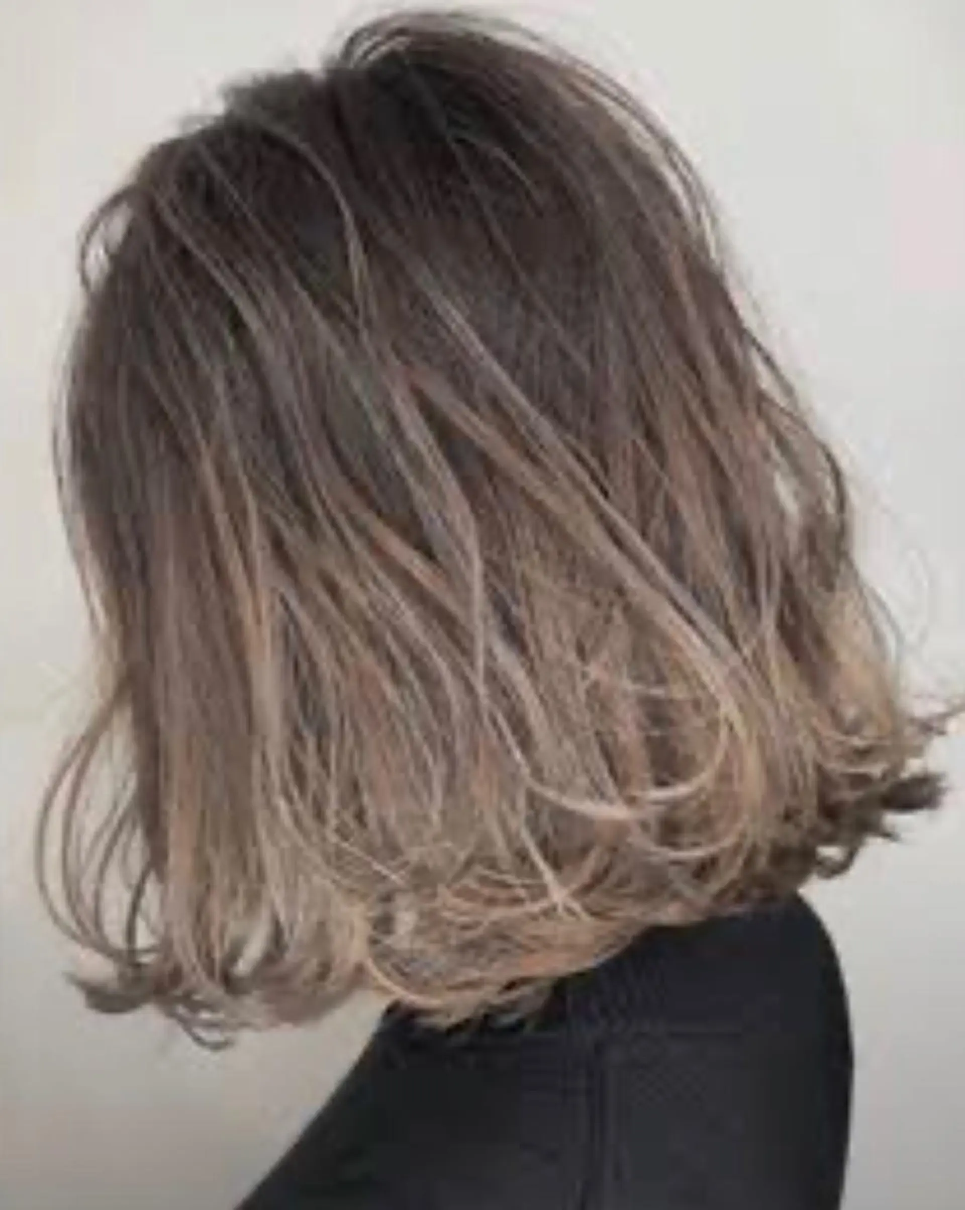 ミディアム カラー 小笠原 愛美のヘアスタイル