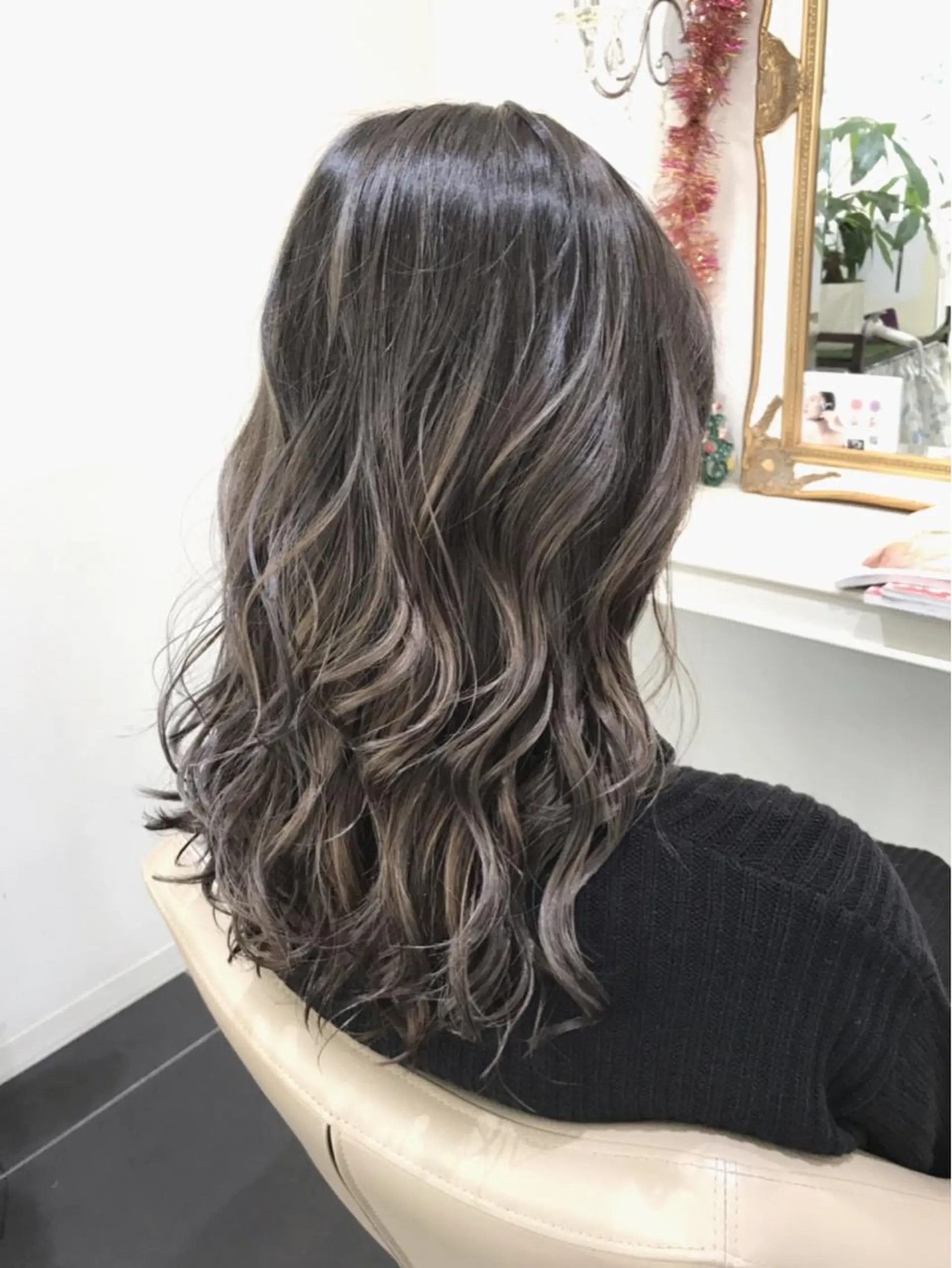 ミディアム カラー バレイヤージュ グラデーションカラー グレージュ ハイライトカラー ハイライト カット ヘアカラー 山崎俊輔/髪質改善 /バレイヤージュのヘアスタイル