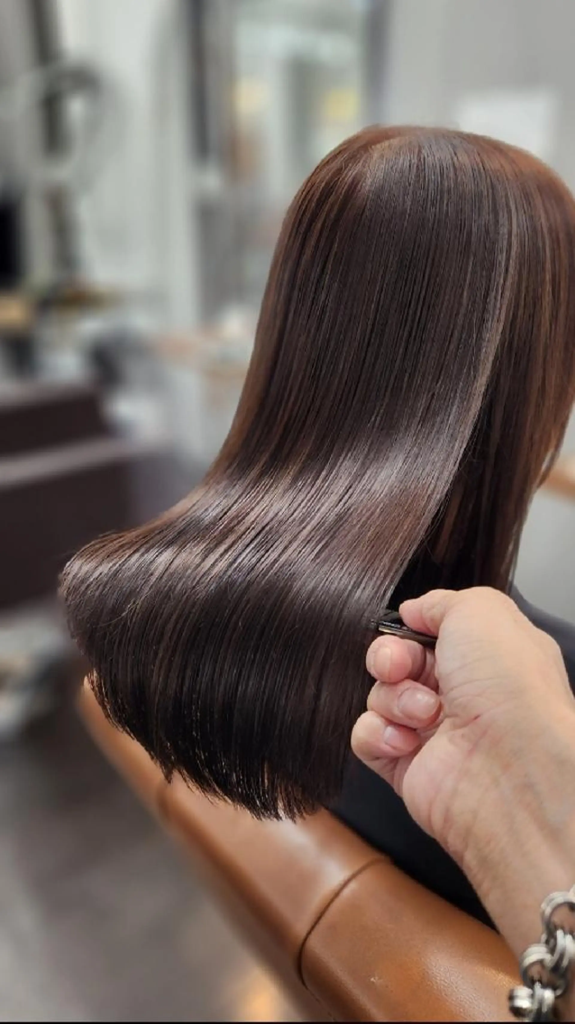 セミロング 髪質改善 縮毛矯正 トリートメント 酸熱トリートメント カット ヘアカラー トリートメント ヒロセ シュウジのヘアスタイル