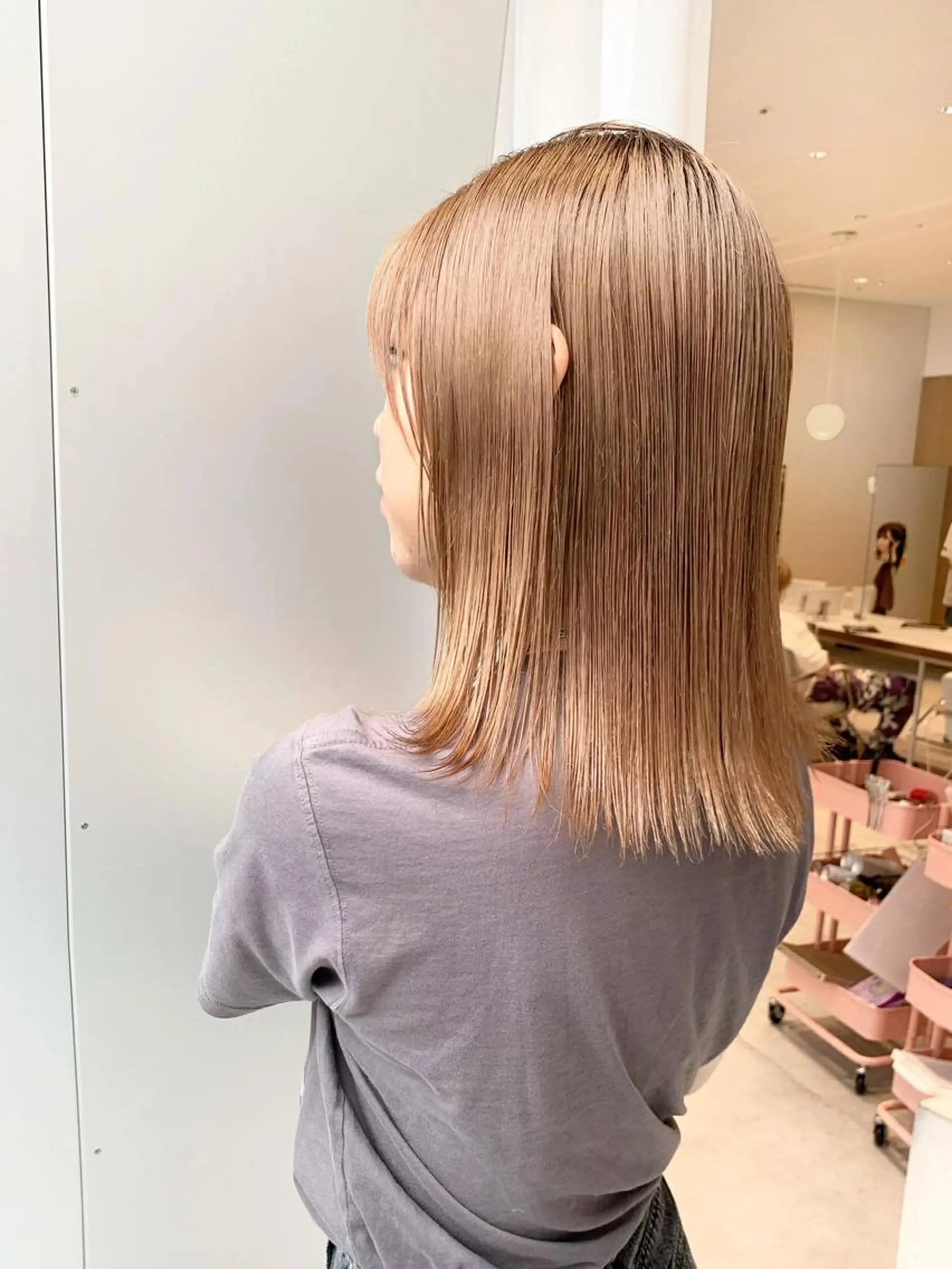 ミディアム カラー ベージュカラー 透明感カラー グレージュ ボブ ヘアカラー トリートメント ヘアセット レイヤー専門家 ダブルカラー修のヘアスタイル