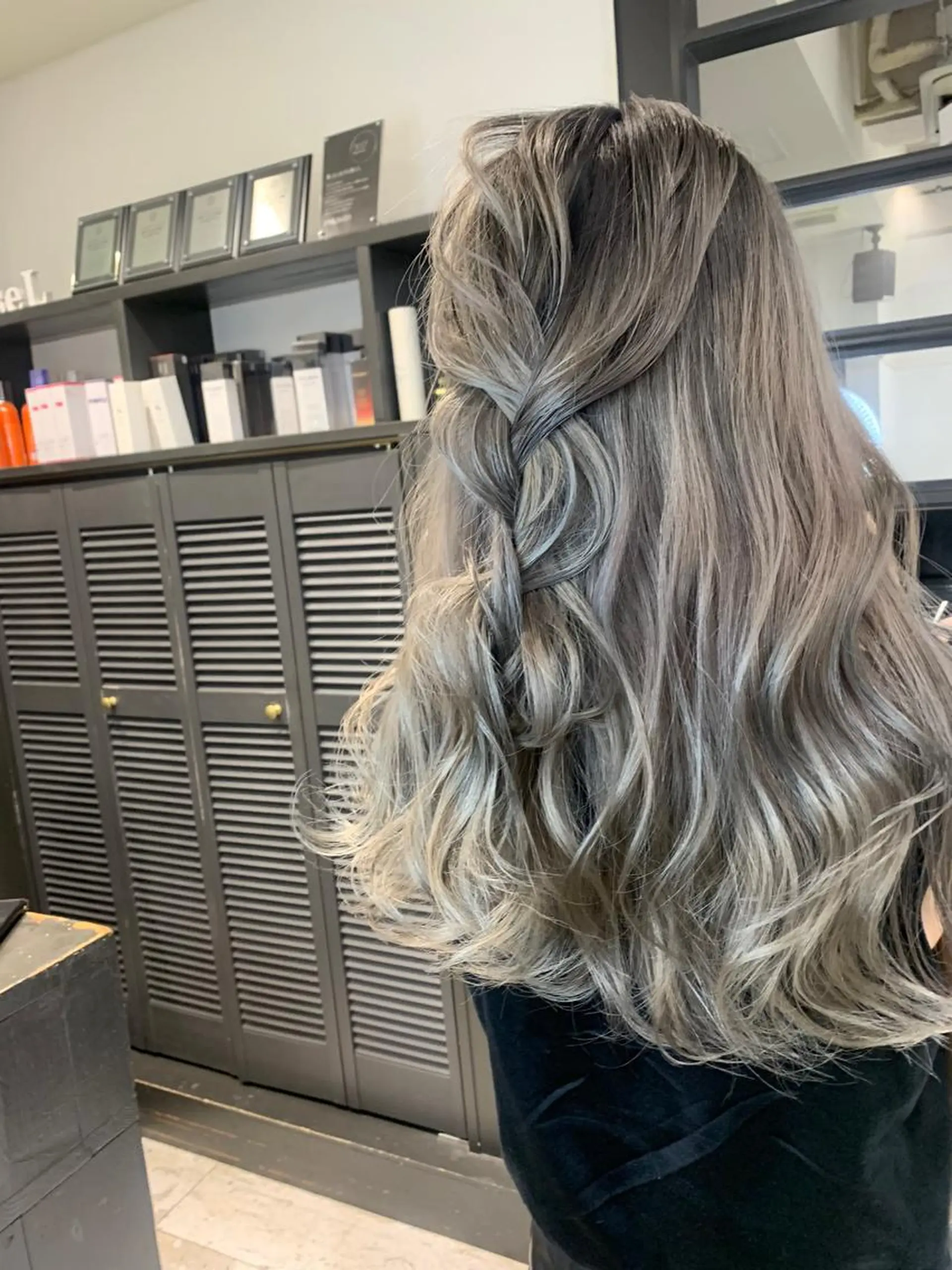 セミロング カラー バレイヤージュ レイヤーカット Giselハヤシ ケンタのヘアスタイル